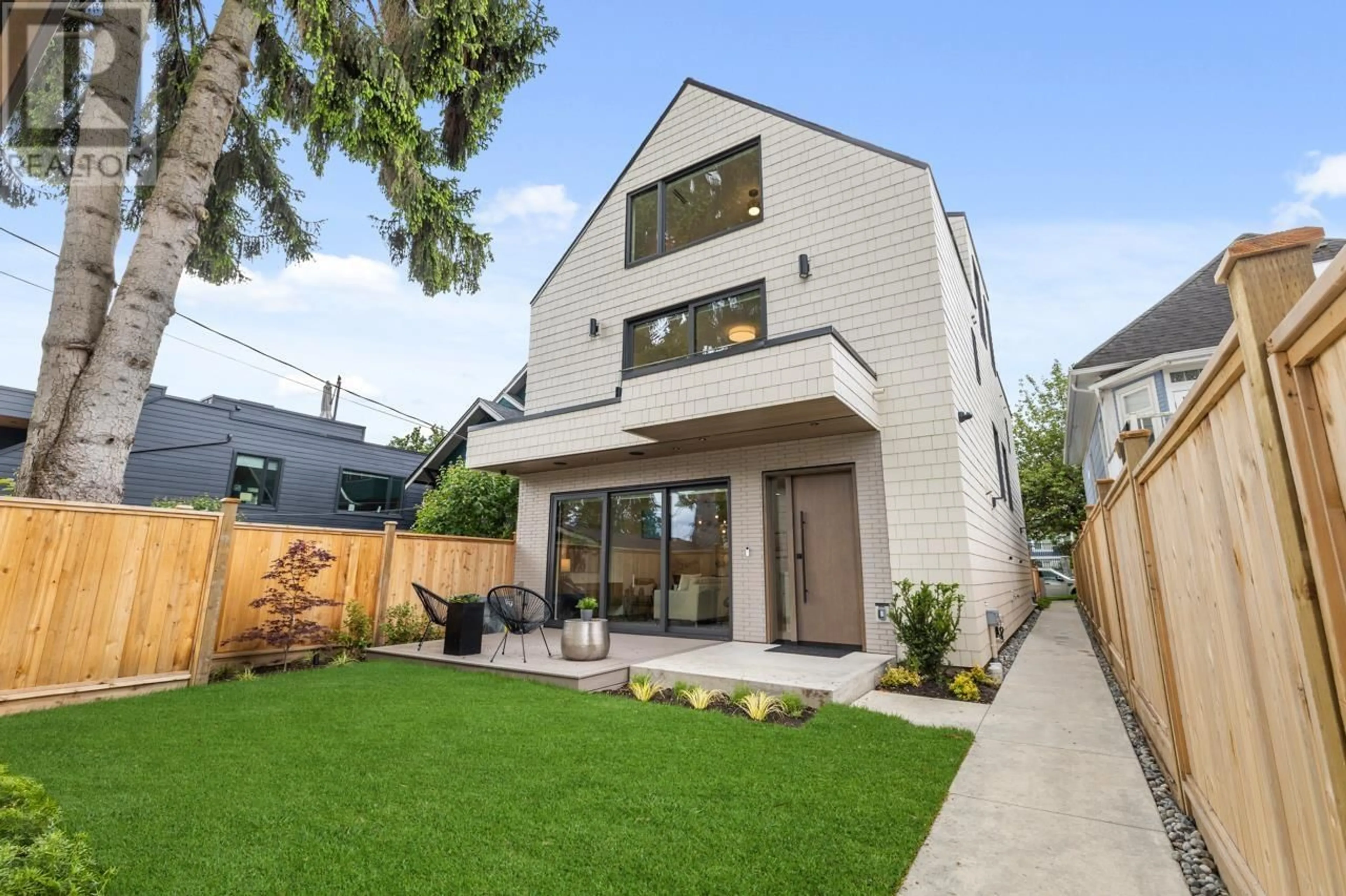 Unknown for 2 - 435 37 AVENUE, Vancouver British Columbia V5W2B1