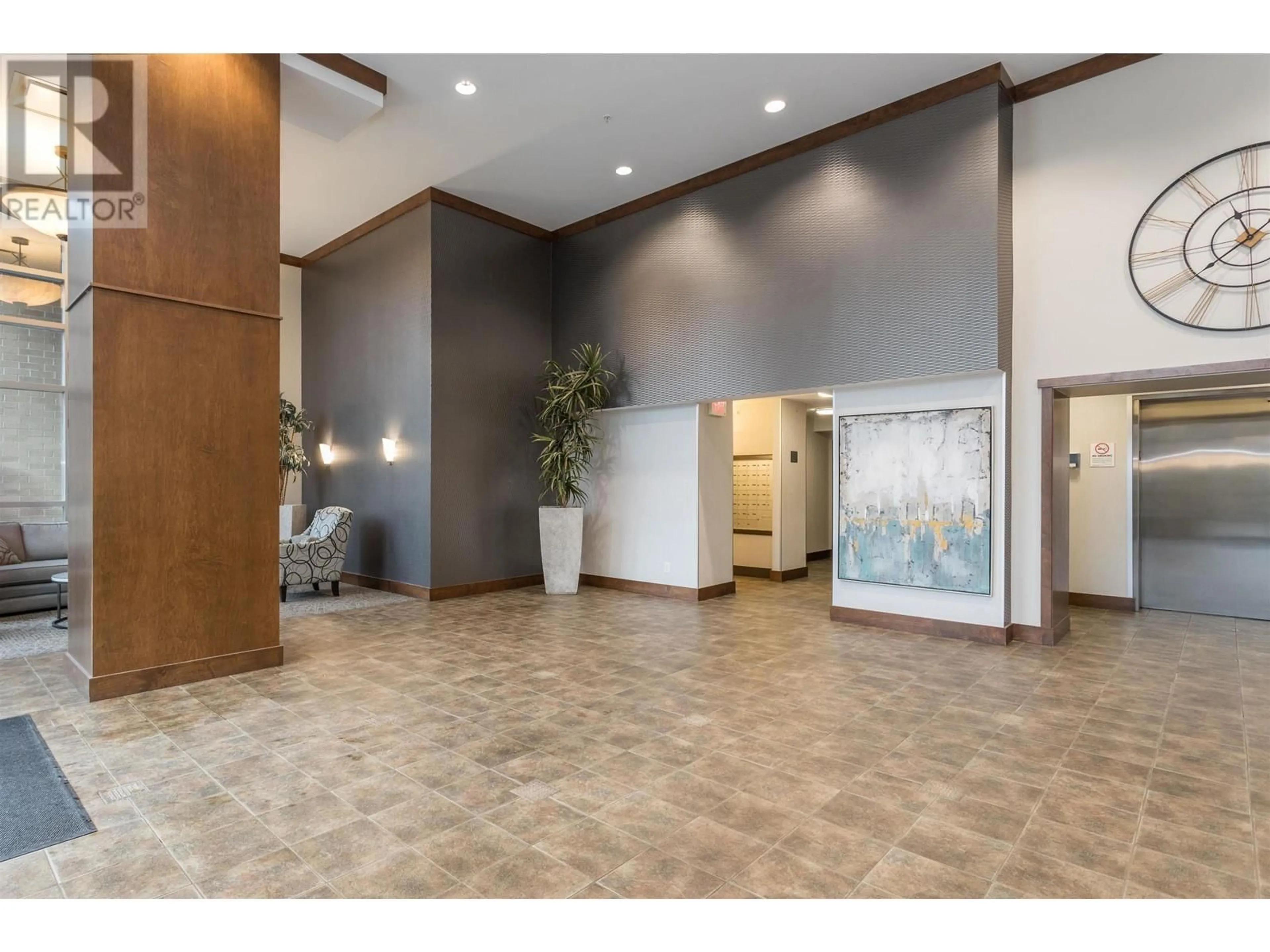 Indoor foyer for 302 - 290 NEWPORT DRIVE, Port Moody British Columbia V3H5N2
