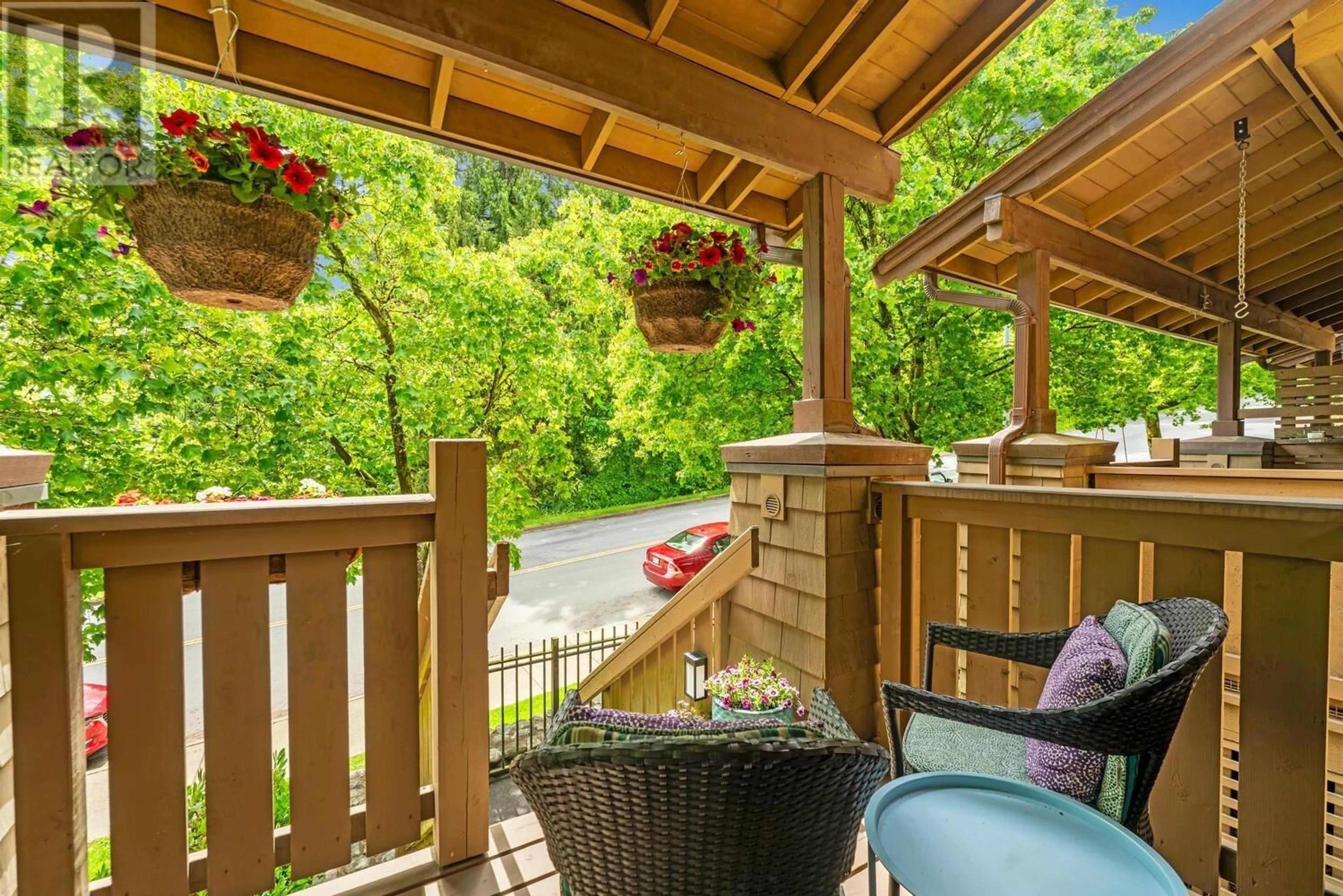 Patio, water/lake/river/ocean view for 221 - 625 PARK CRESCENT, New Westminster British Columbia V3L5W4