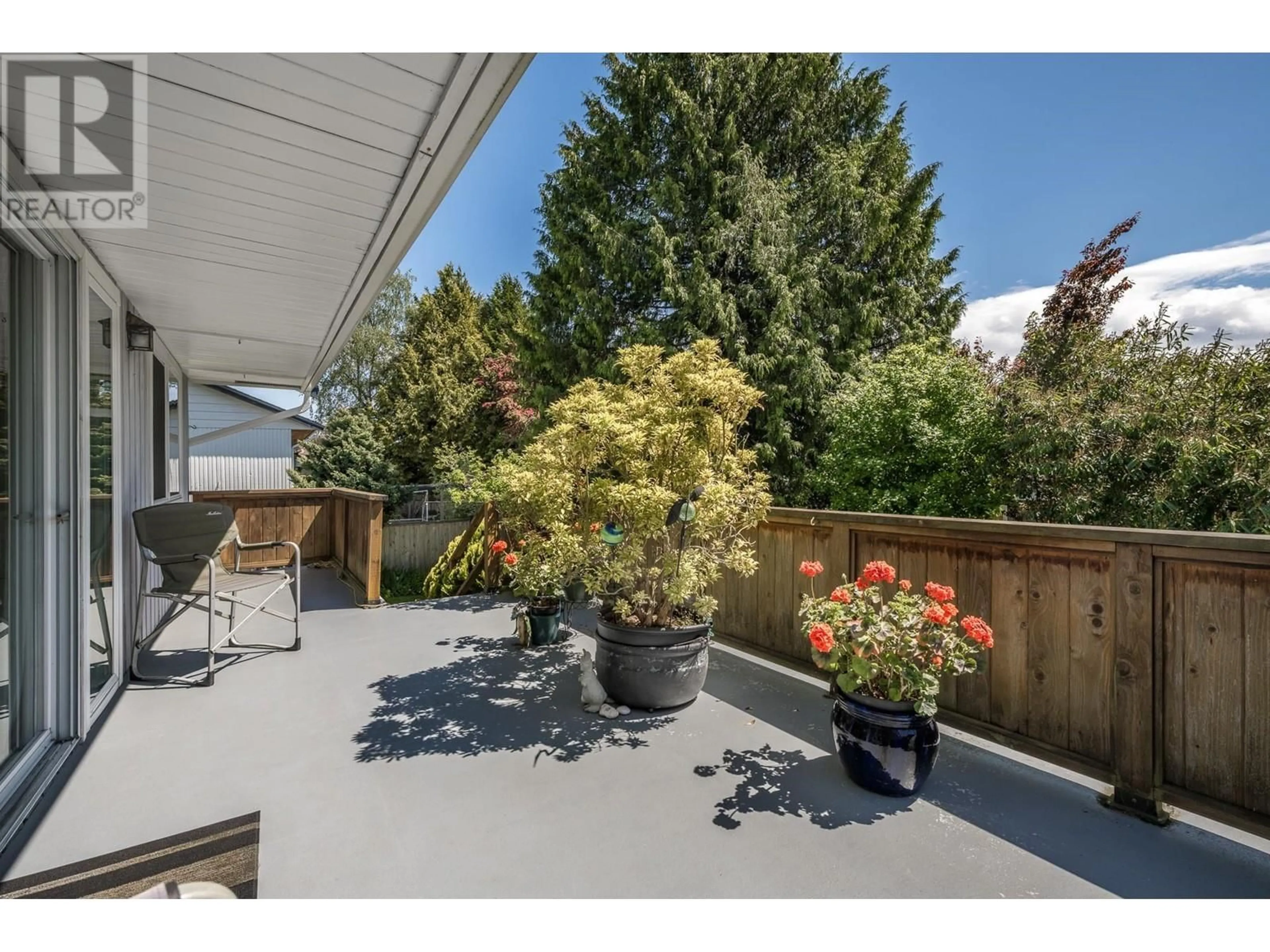 Patio, street for 5282 SARATOGA DRIVE, Delta British Columbia V4M2E9