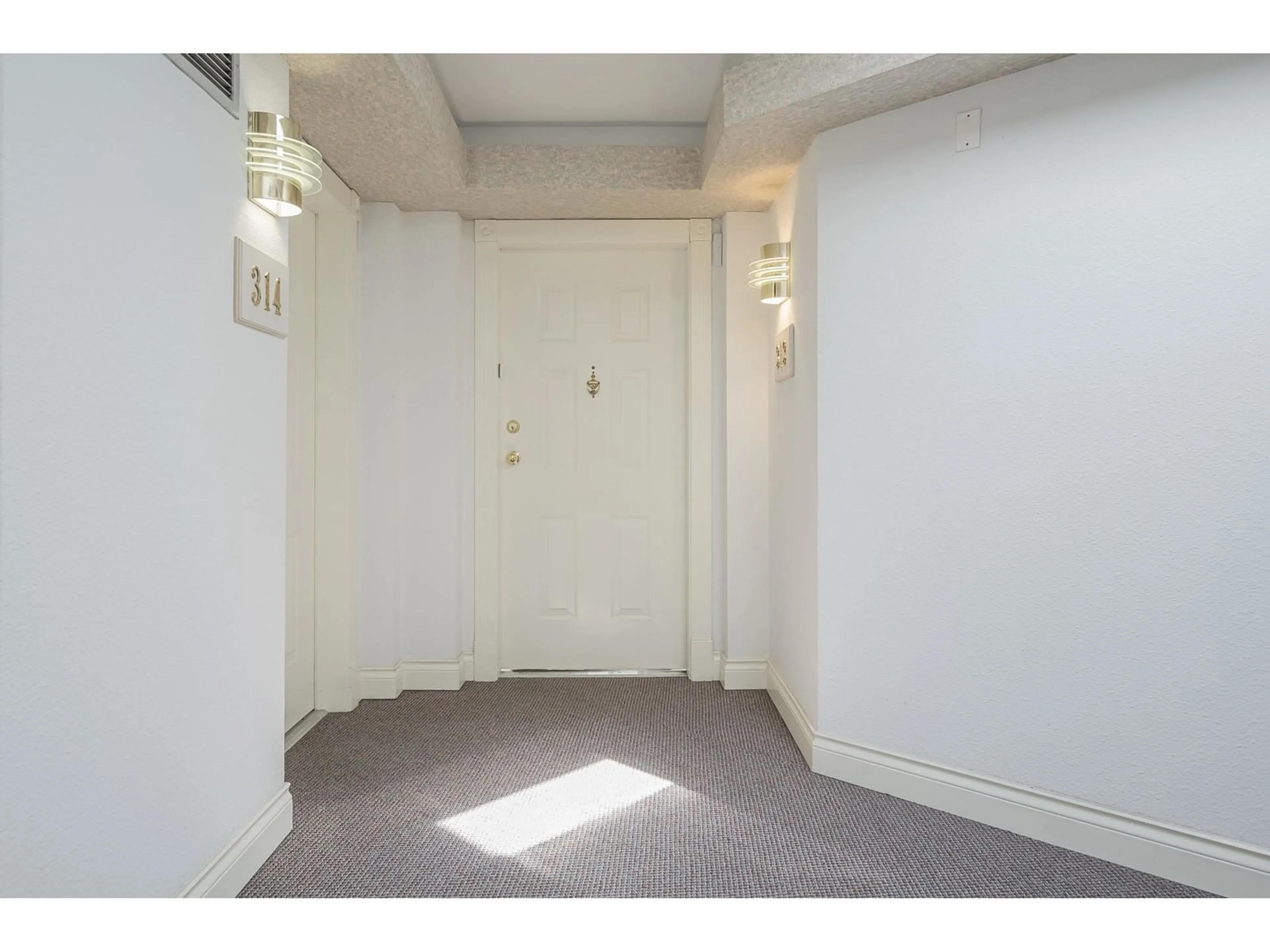 Indoor foyer for 313 - 5375 205, Langley British Columbia V3A7V7