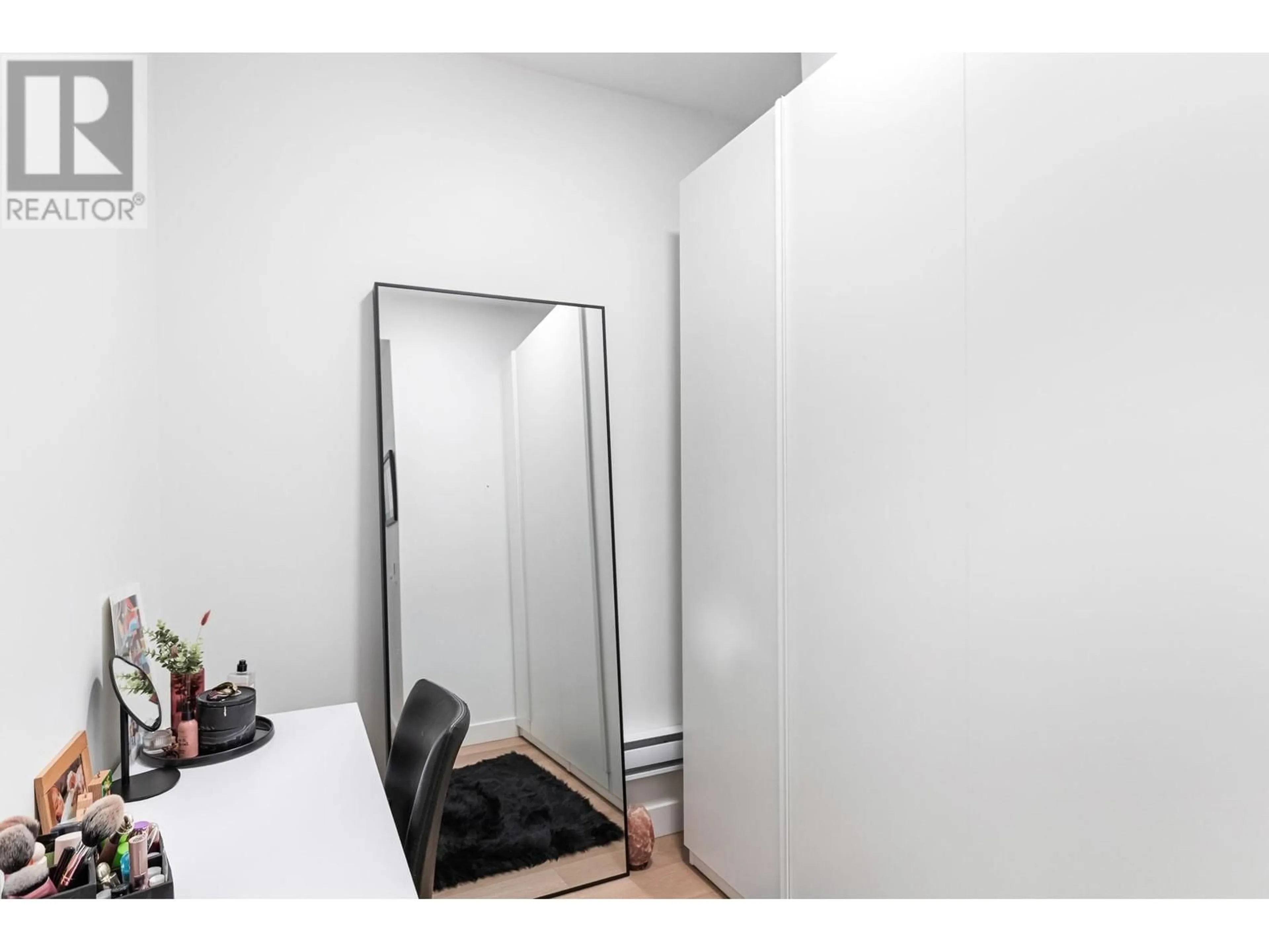 A pic of a room for 204 - 2331 KELLY AVENUE, Port Coquitlam British Columbia V3C1Y3