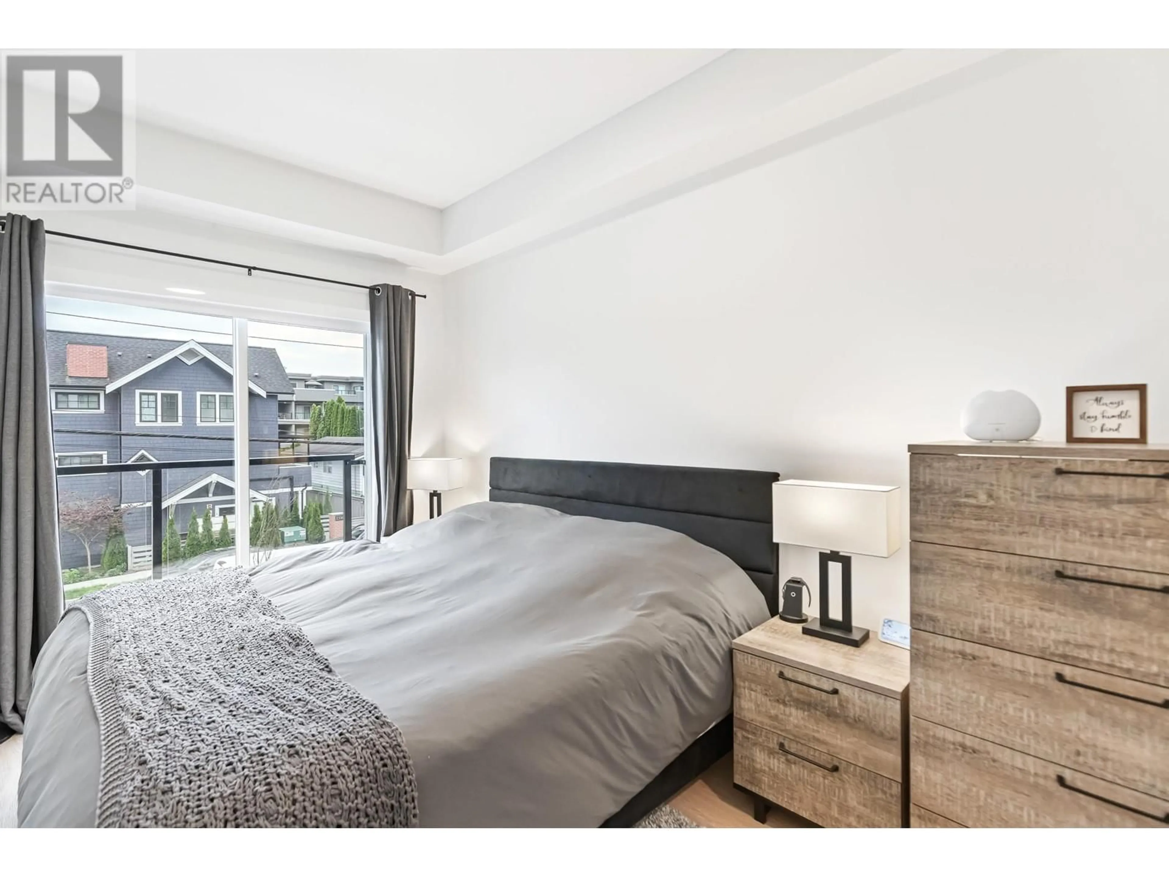Bedroom with bed, wood/laminate floor for 204 - 2331 KELLY AVENUE, Port Coquitlam British Columbia V3C1Y3
