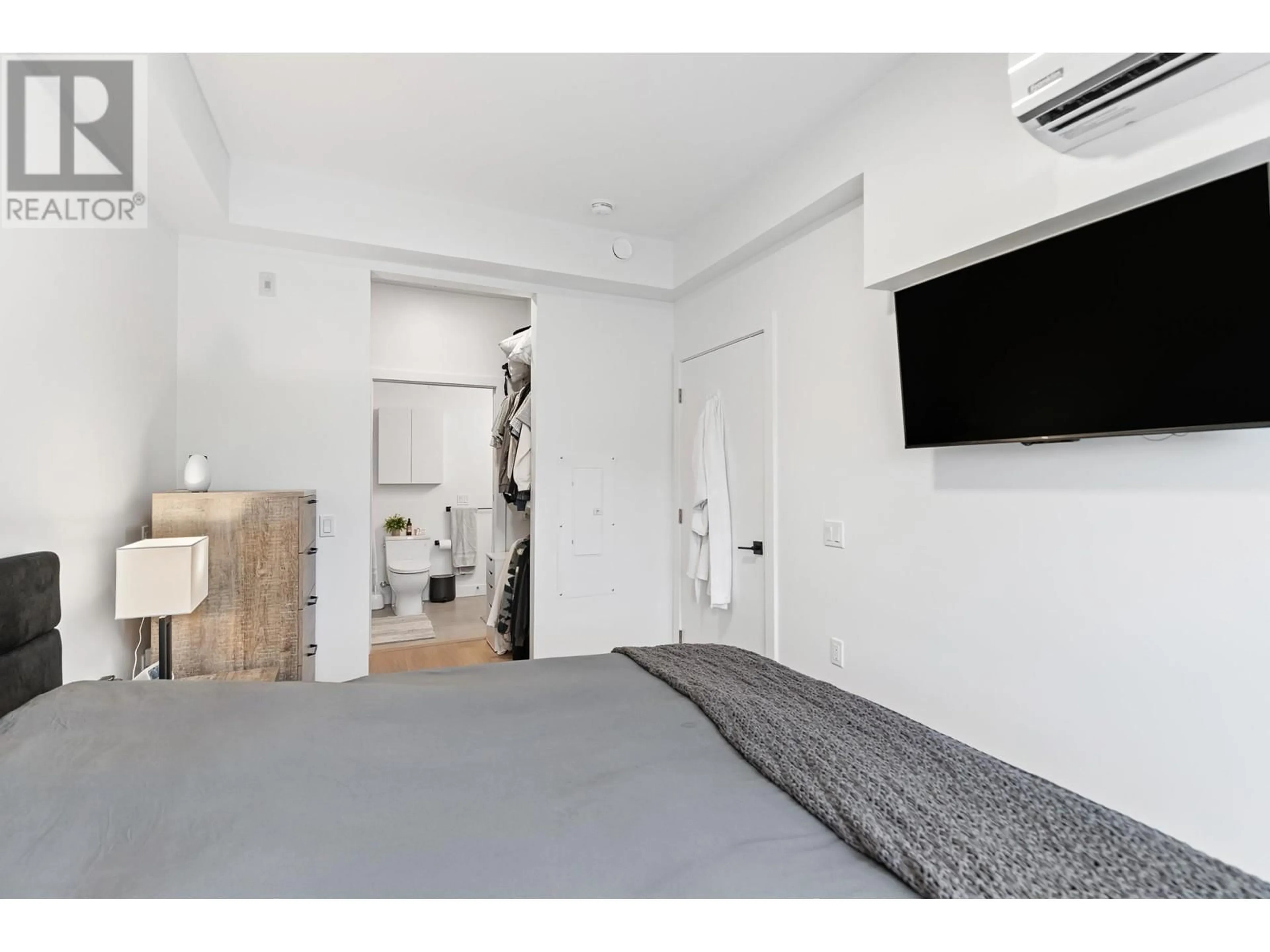A pic of a room for 204 - 2331 KELLY AVENUE, Port Coquitlam British Columbia V3C1Y3