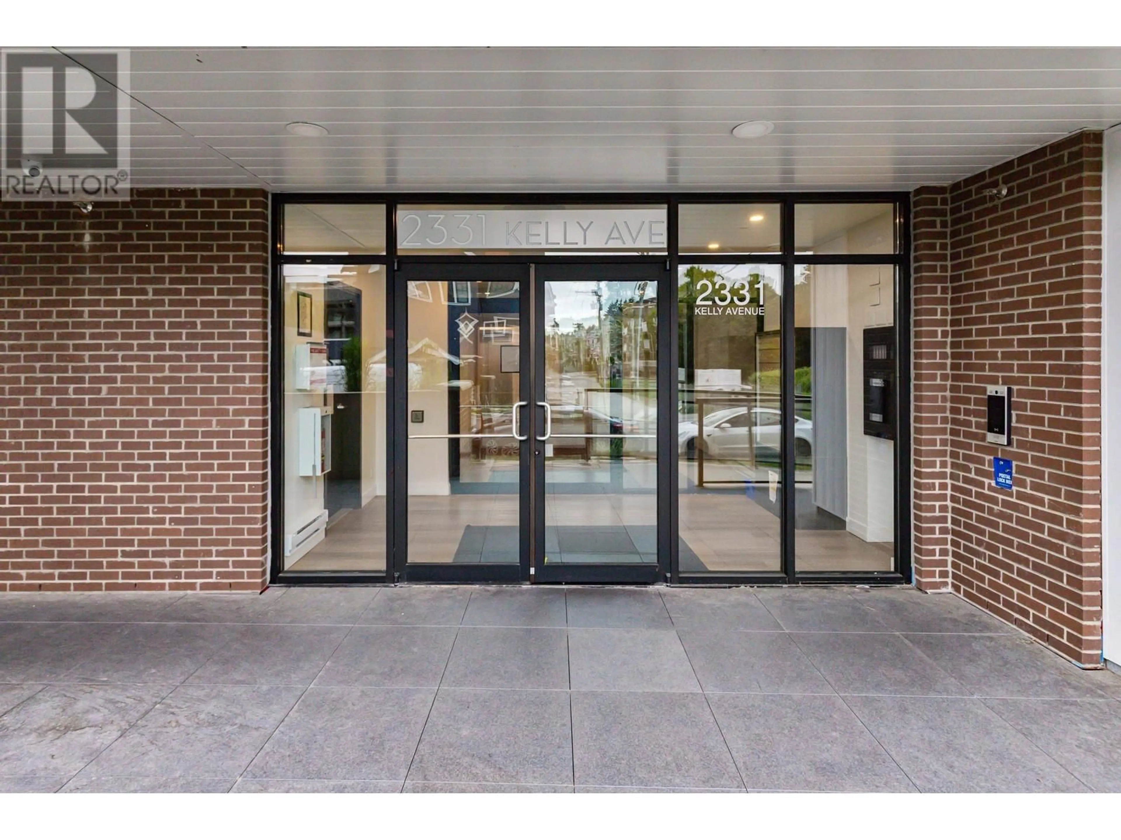 Indoor foyer for 204 - 2331 KELLY AVENUE, Port Coquitlam British Columbia V3C1Y3