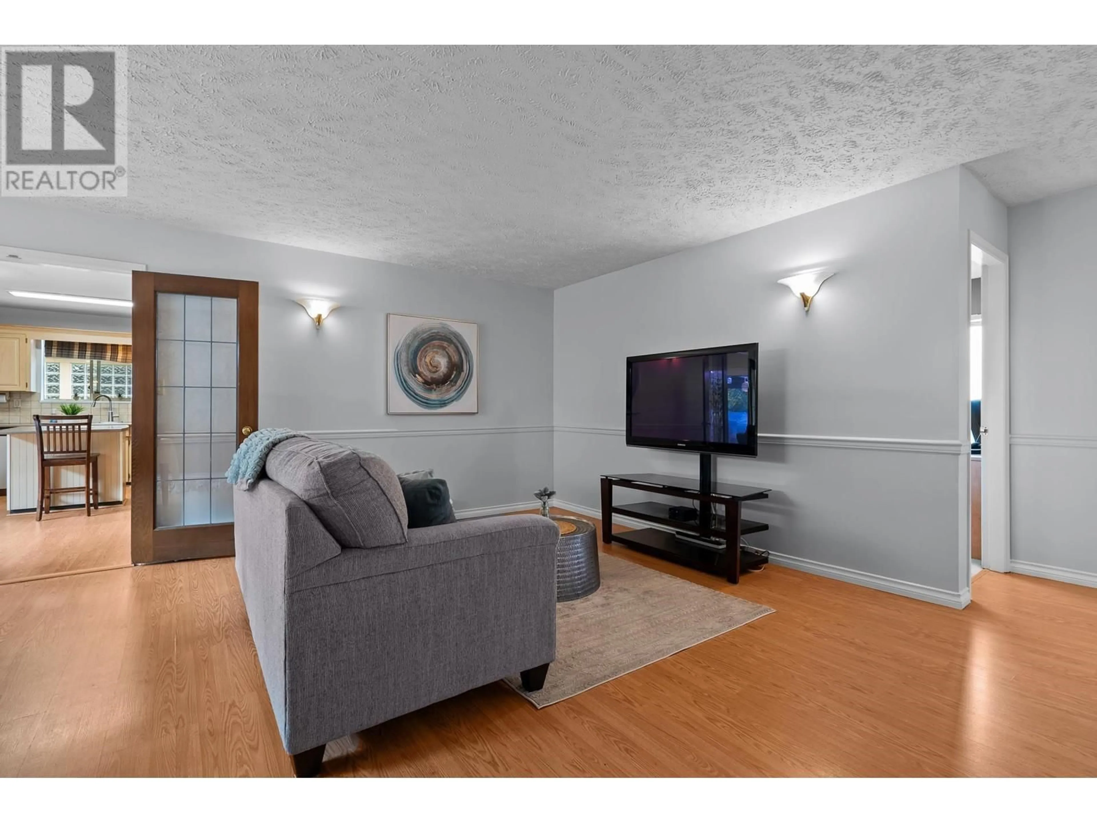 Living room with furniture, wood/laminate floor for 83 WOODLAND DRIVE, Delta British Columbia V4L2H7