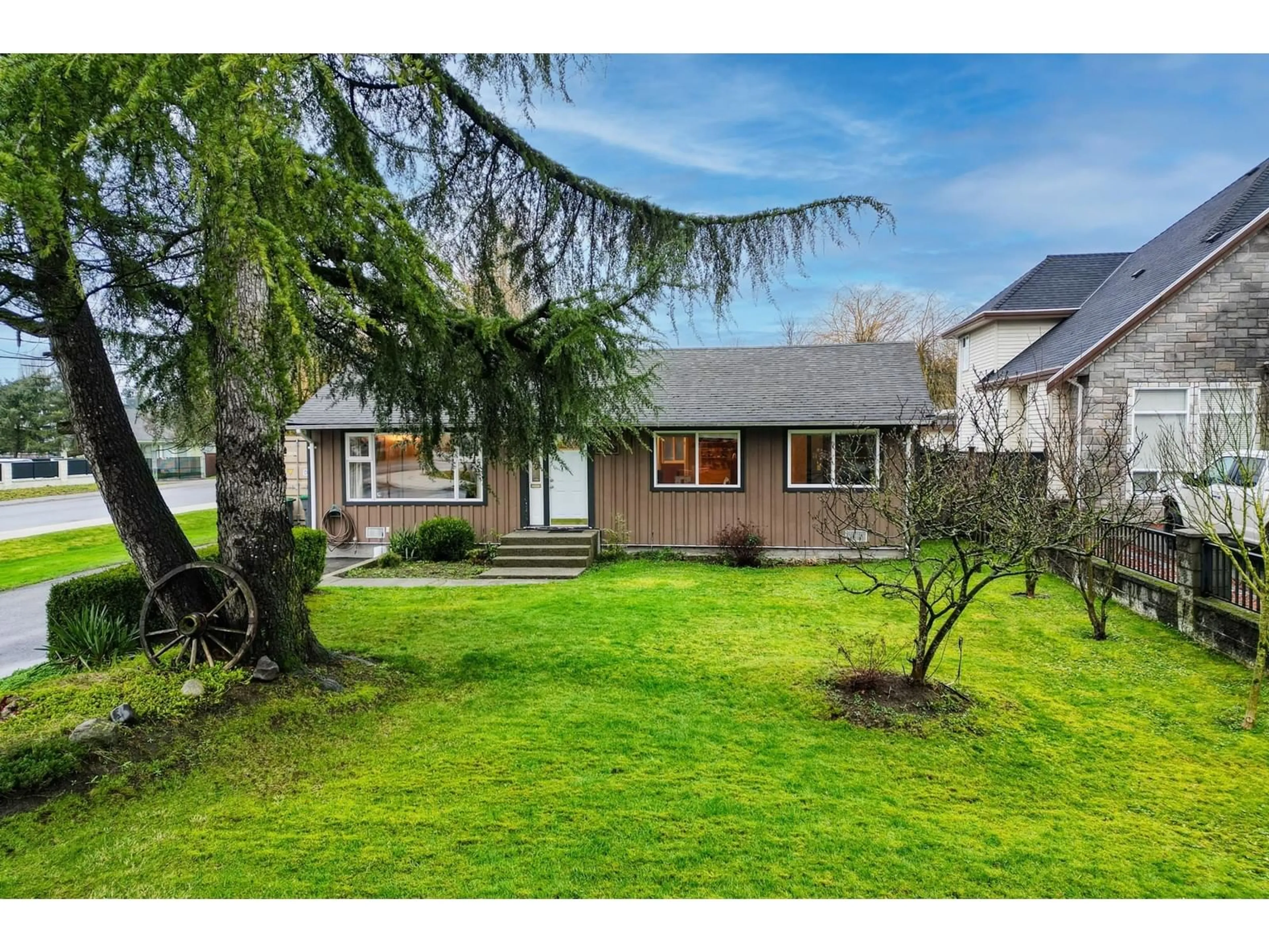 A pic from outside/outdoor area/front of a property/back of a property/a pic from drone, street for 6143 175B, Surrey British Columbia V3S4C1