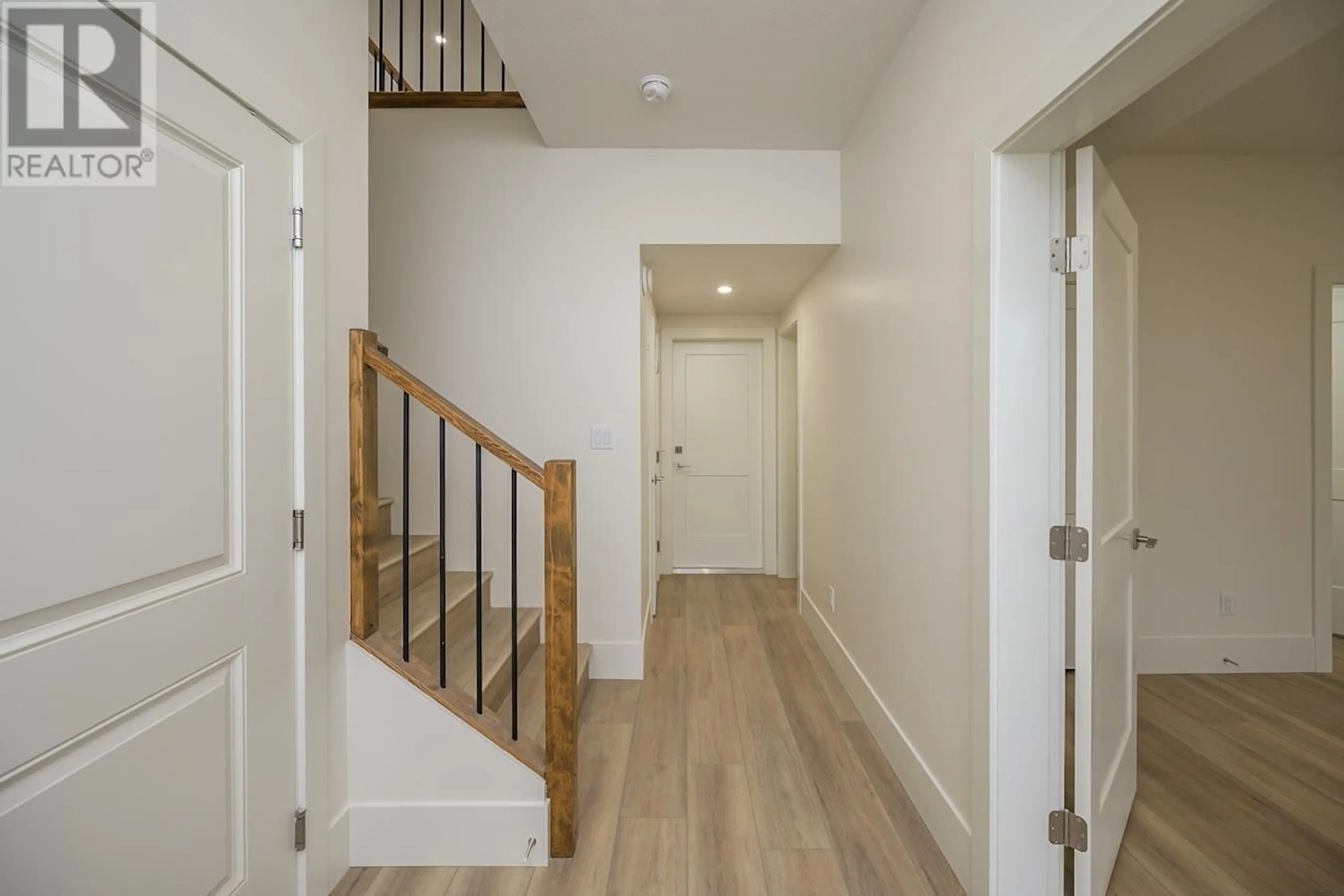Indoor entryway for 7943 SOUTHRIDGE AVENUE, Prince George British Columbia V2N6Z8