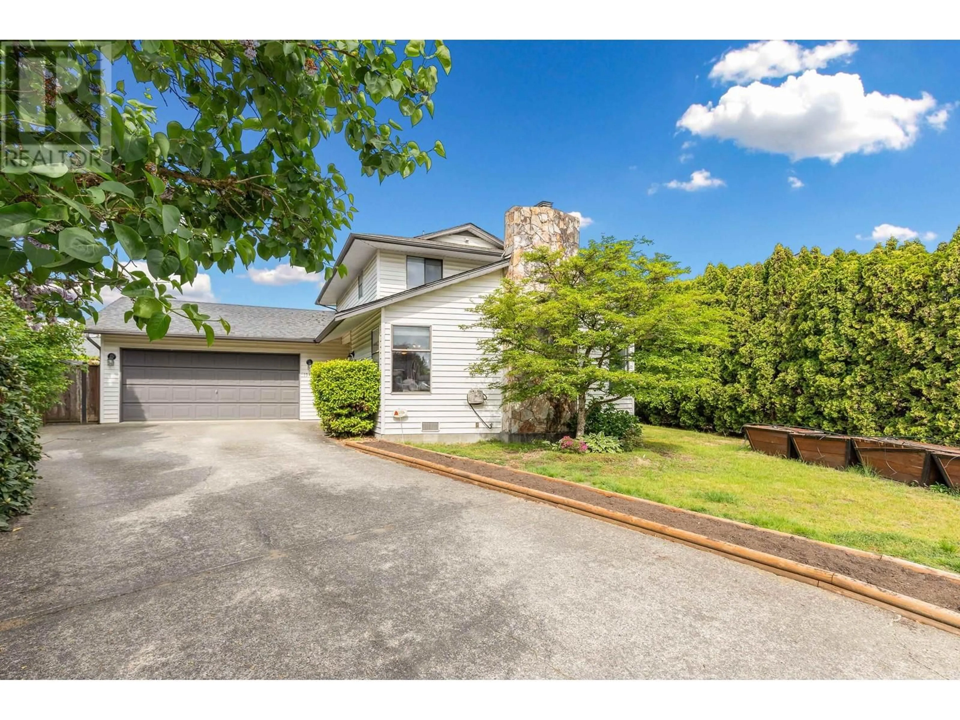 A pic from outside/outdoor area/front of a property/back of a property/a pic from drone, street for 19436 118B AVENUE, Pitt Meadows British Columbia V3Y1K1