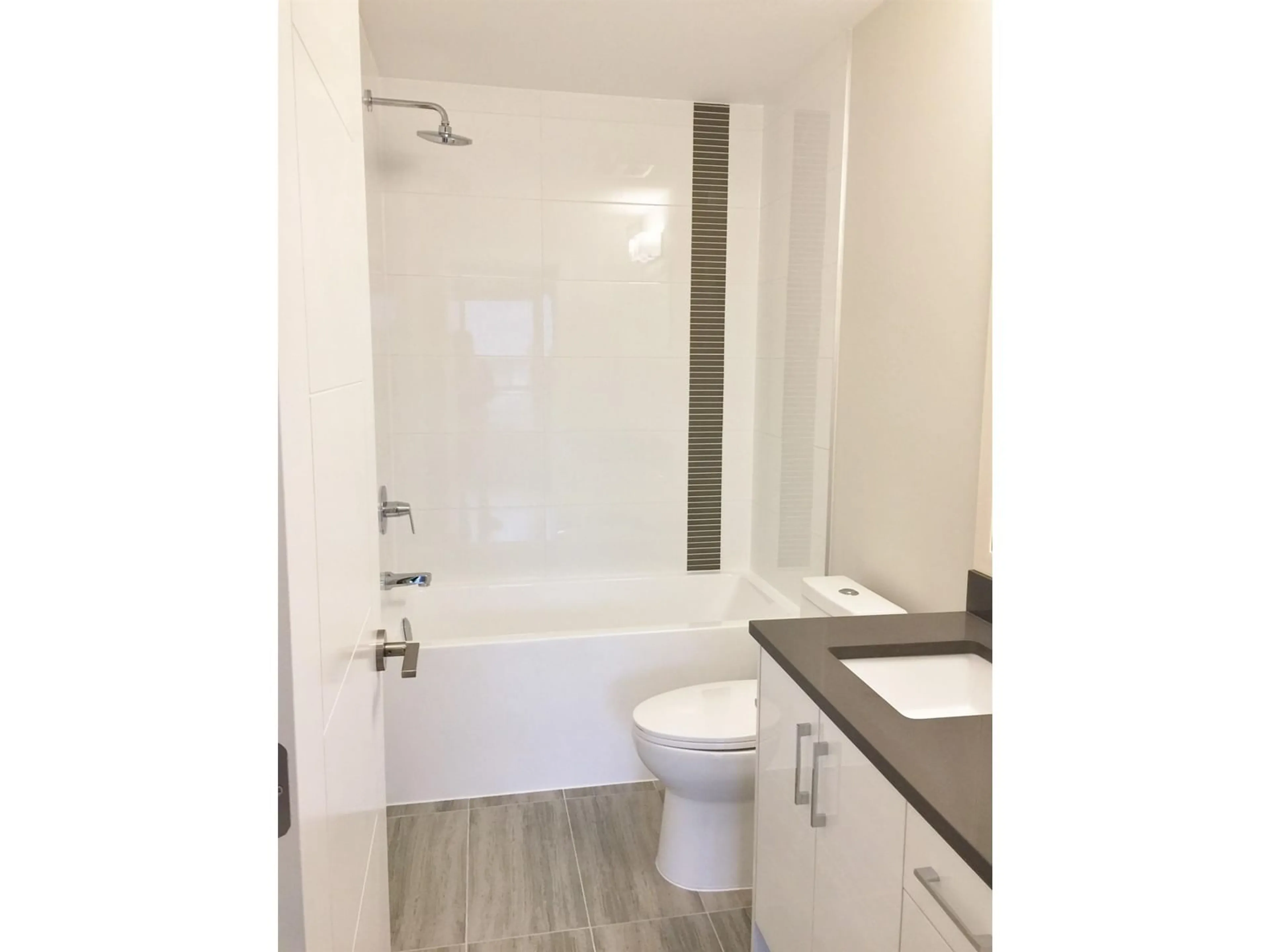Standard bathroom, unknown for 418 - 15351 101, Surrey British Columbia V3R0G2