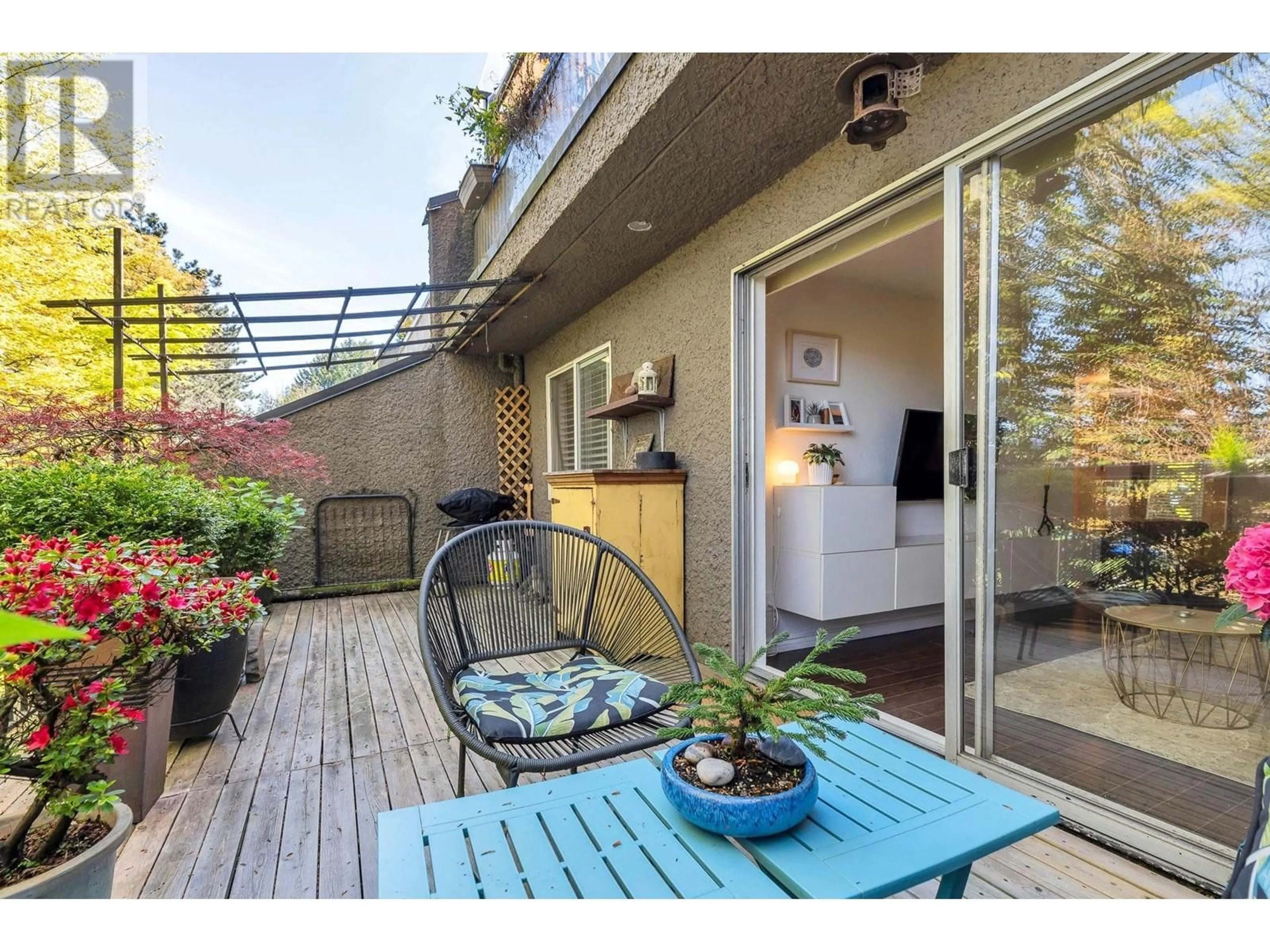Patio, street for 302 - 756 GREAT NORTHERN WAY, Vancouver British Columbia V5T1E4