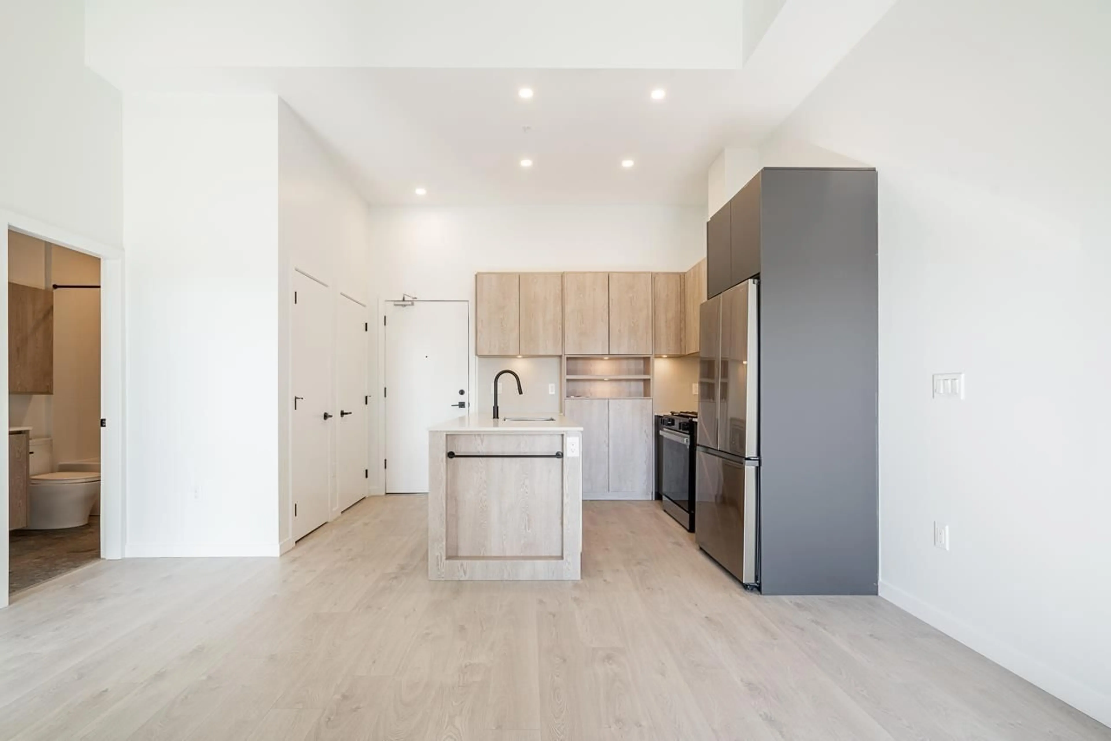 Open concept kitchen, unknown for 104 - 19577 65B, Surrey British Columbia V4N6Y3