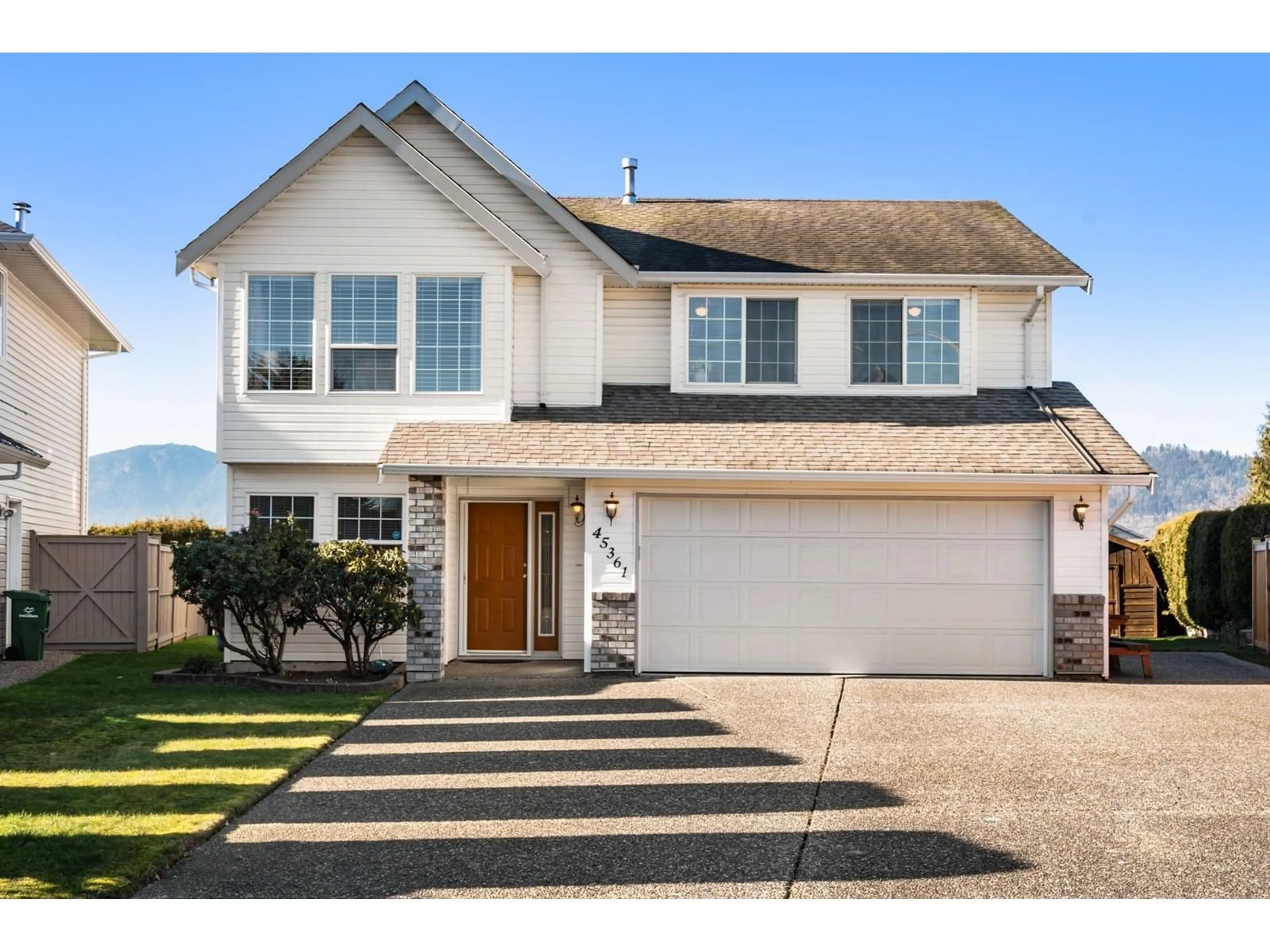 Home with vinyl exterior material, street for 45361 PAIGE PLACE, Chilliwack British Columbia V2R3V3