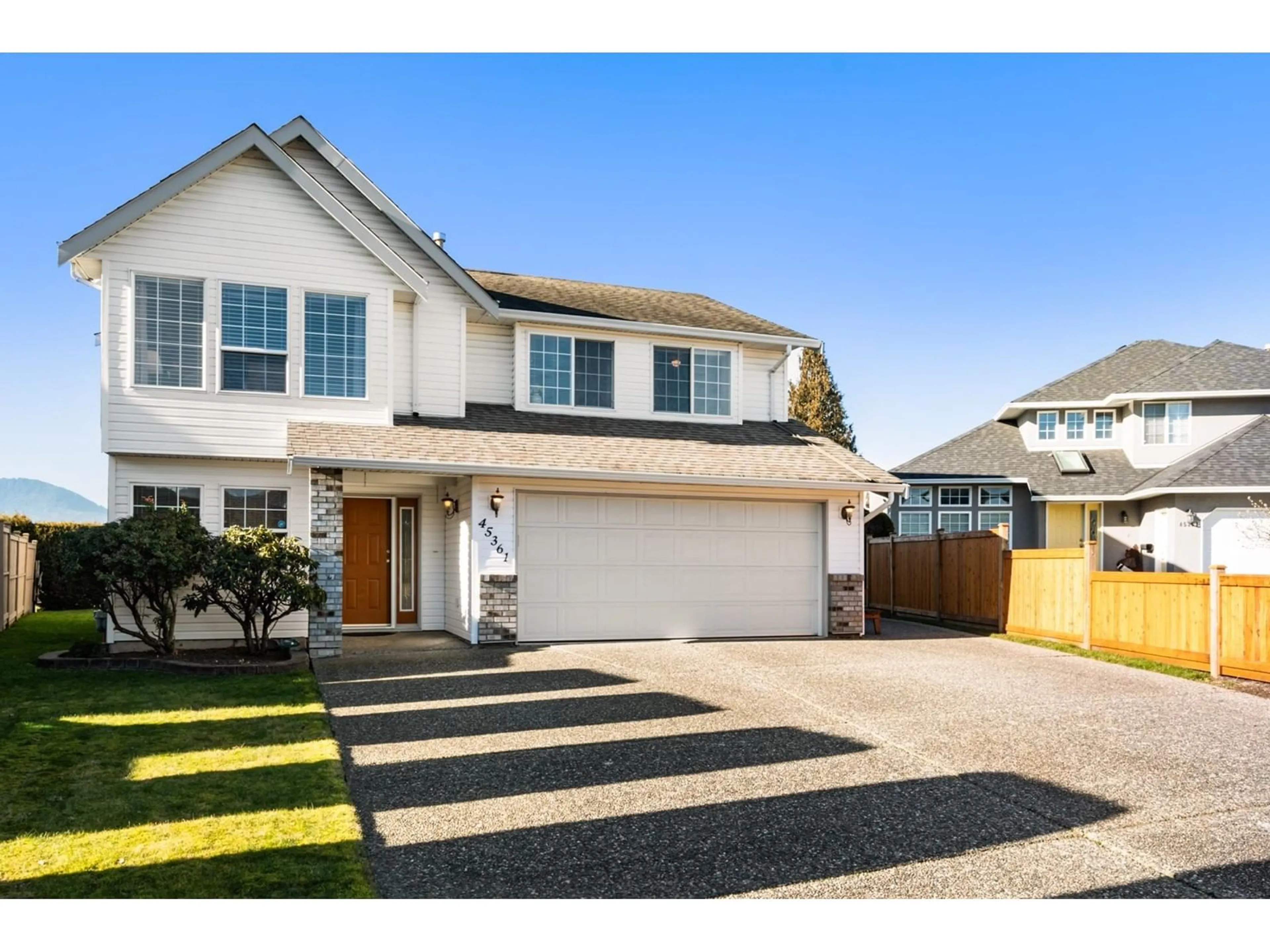 Home with vinyl exterior material, street for 45361 PAIGE PLACE, Chilliwack British Columbia V2R3V3