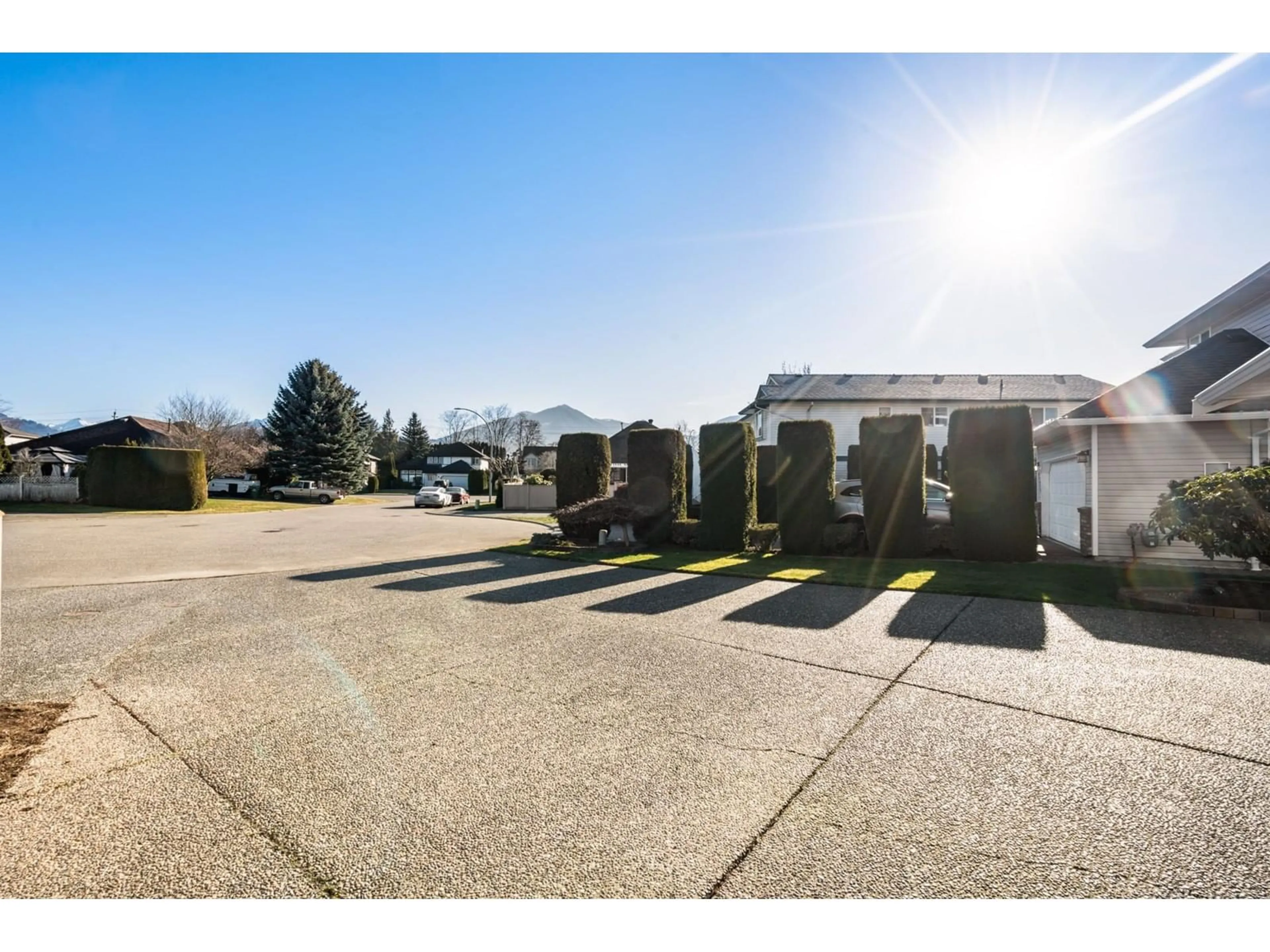 A pic from outside/outdoor area/front of a property/back of a property/a pic from drone, unknown for 45361 PAIGE PLACE, Chilliwack British Columbia V2R3V3