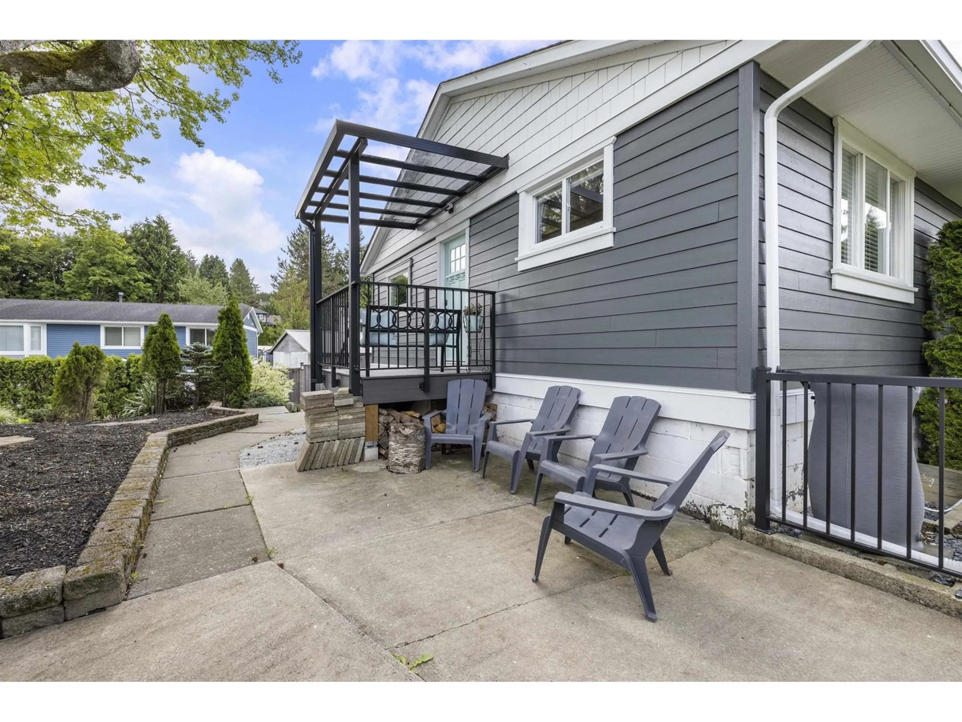 Patio, street for 4745 207A, Langley British Columbia V3A6W5