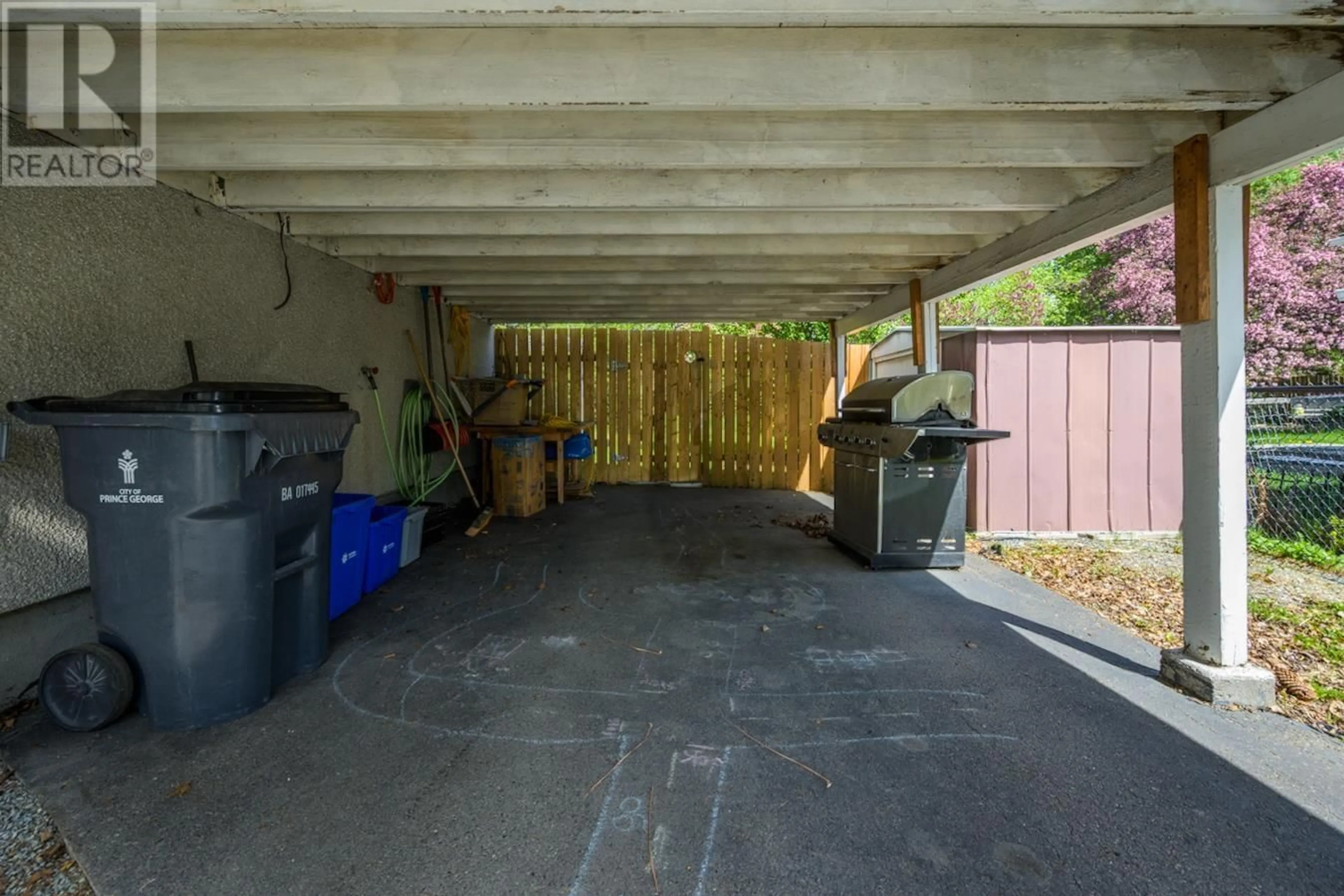 Indoor garage for 138 - 140 AITKEN CRESCENT, Prince George British Columbia V2L4N1
