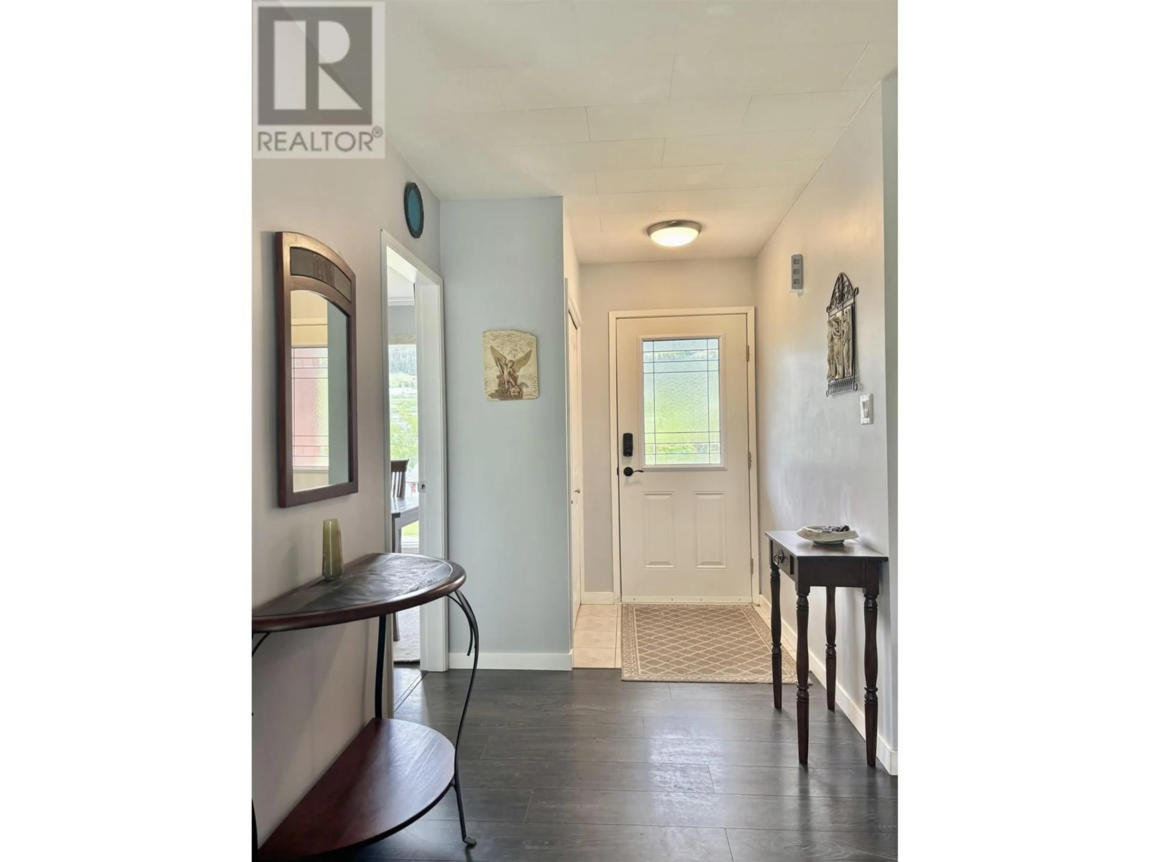 Indoor entryway for 711 WESTERN AVENUE, Williams Lake British Columbia V2G2J2