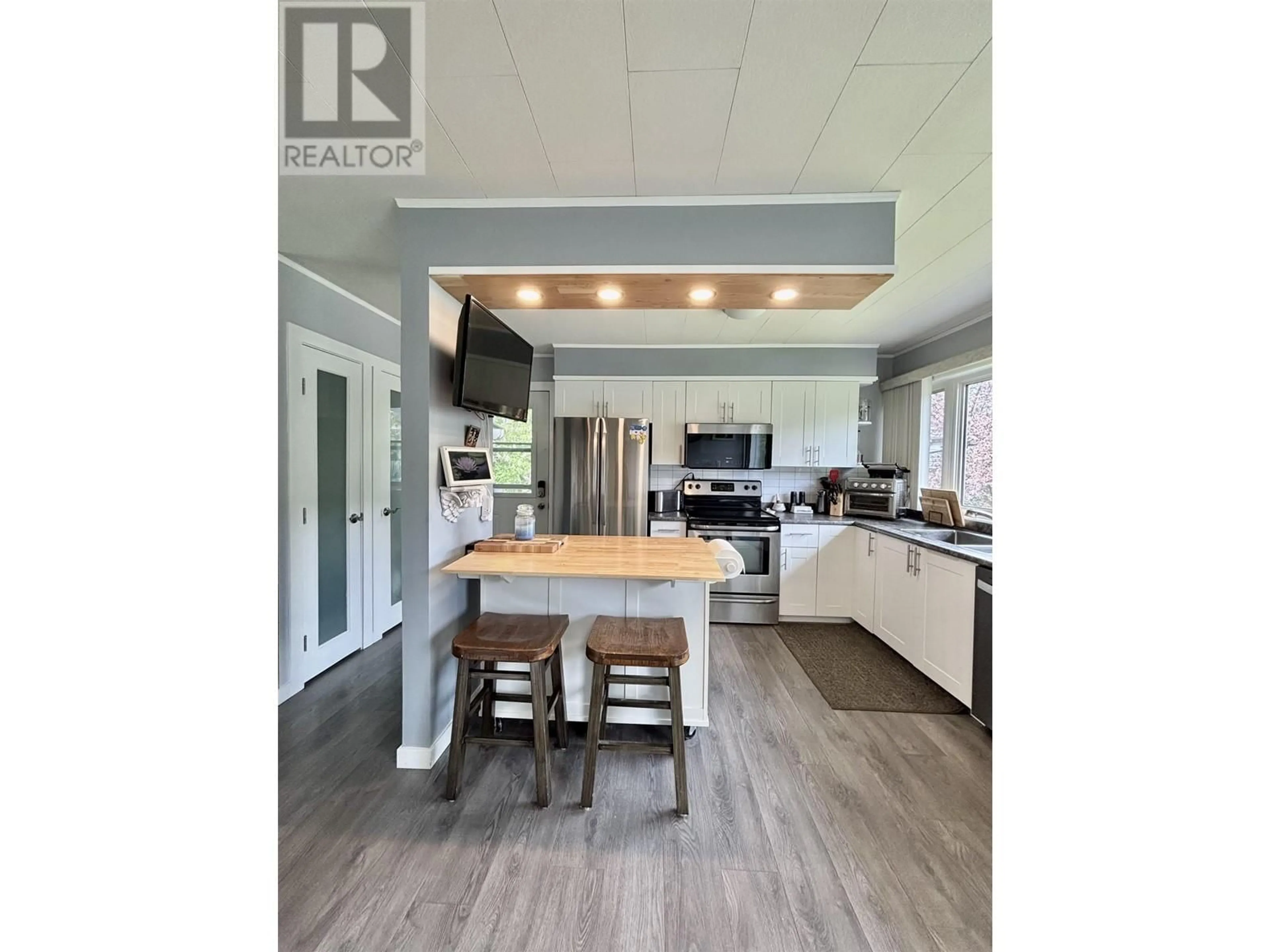 Open concept kitchen, wood/laminate floor for 711 WESTERN AVENUE, Williams Lake British Columbia V2G2J2