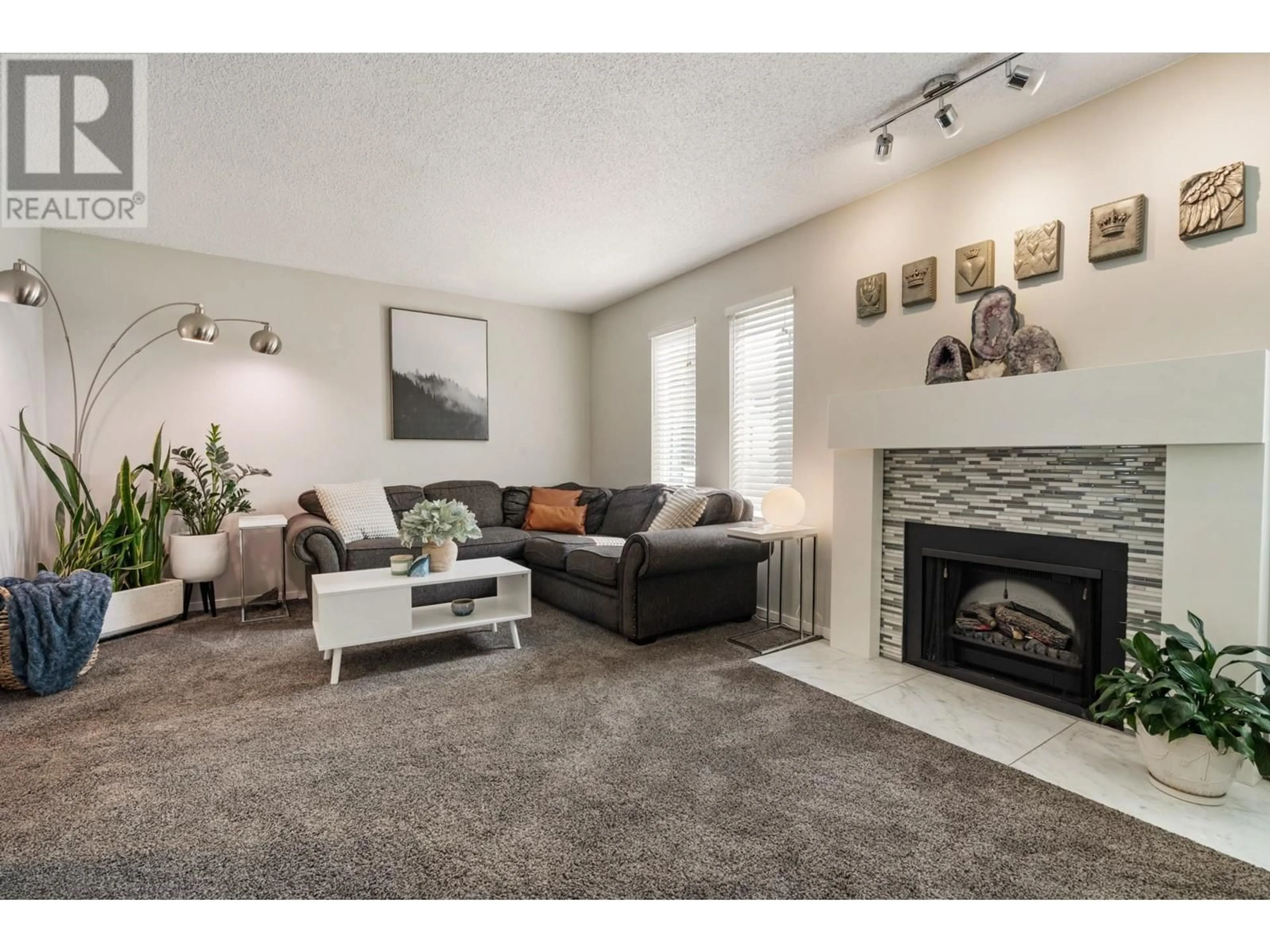 Living room with furniture, unknown for 9413 KINGSLEY CRESCENT, Richmond British Columbia V7A4V6