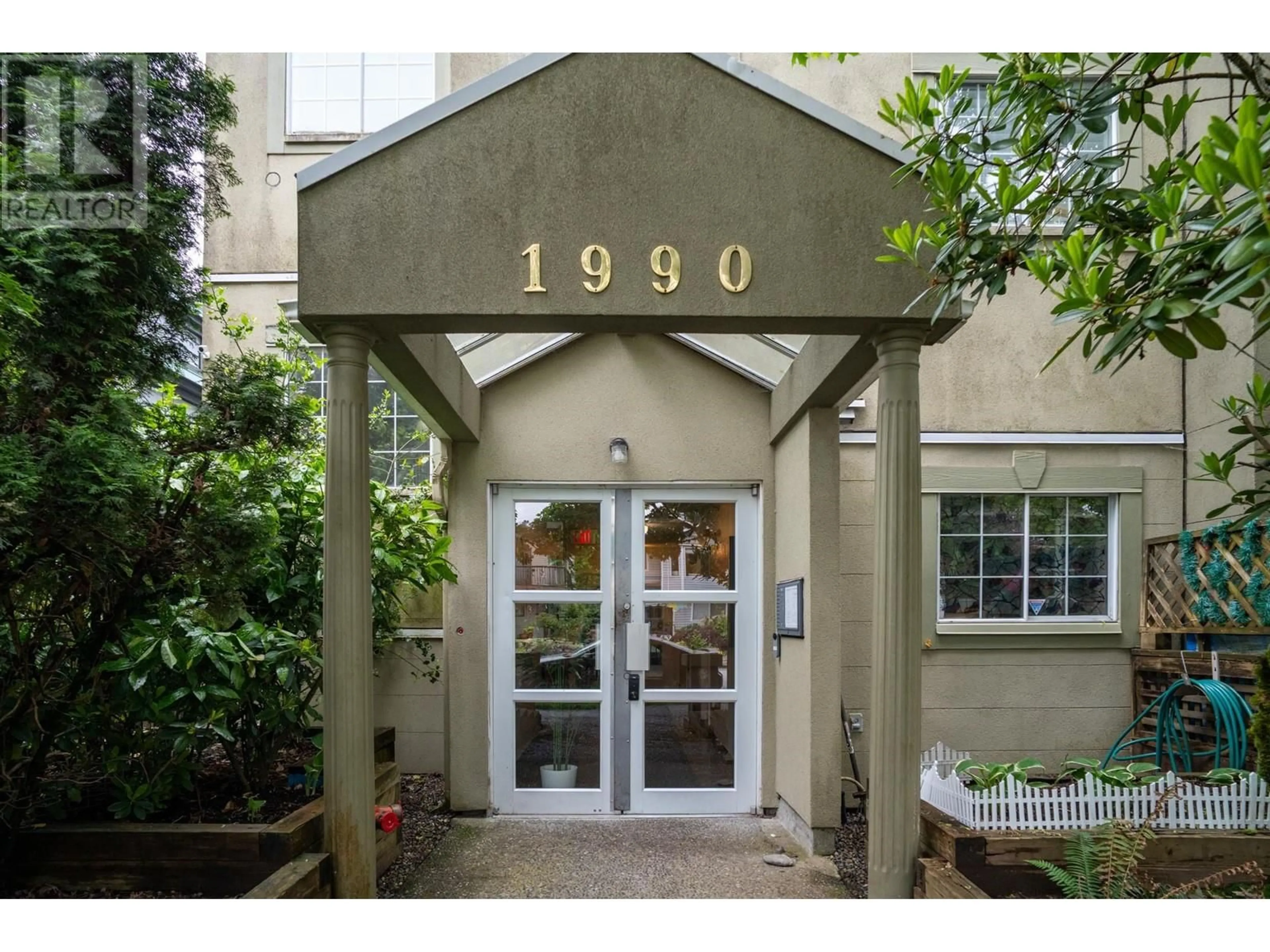 Indoor foyer for 303 - 1990 COQUITLAM AVENUE, Port Coquitlam British Columbia V3B7R2