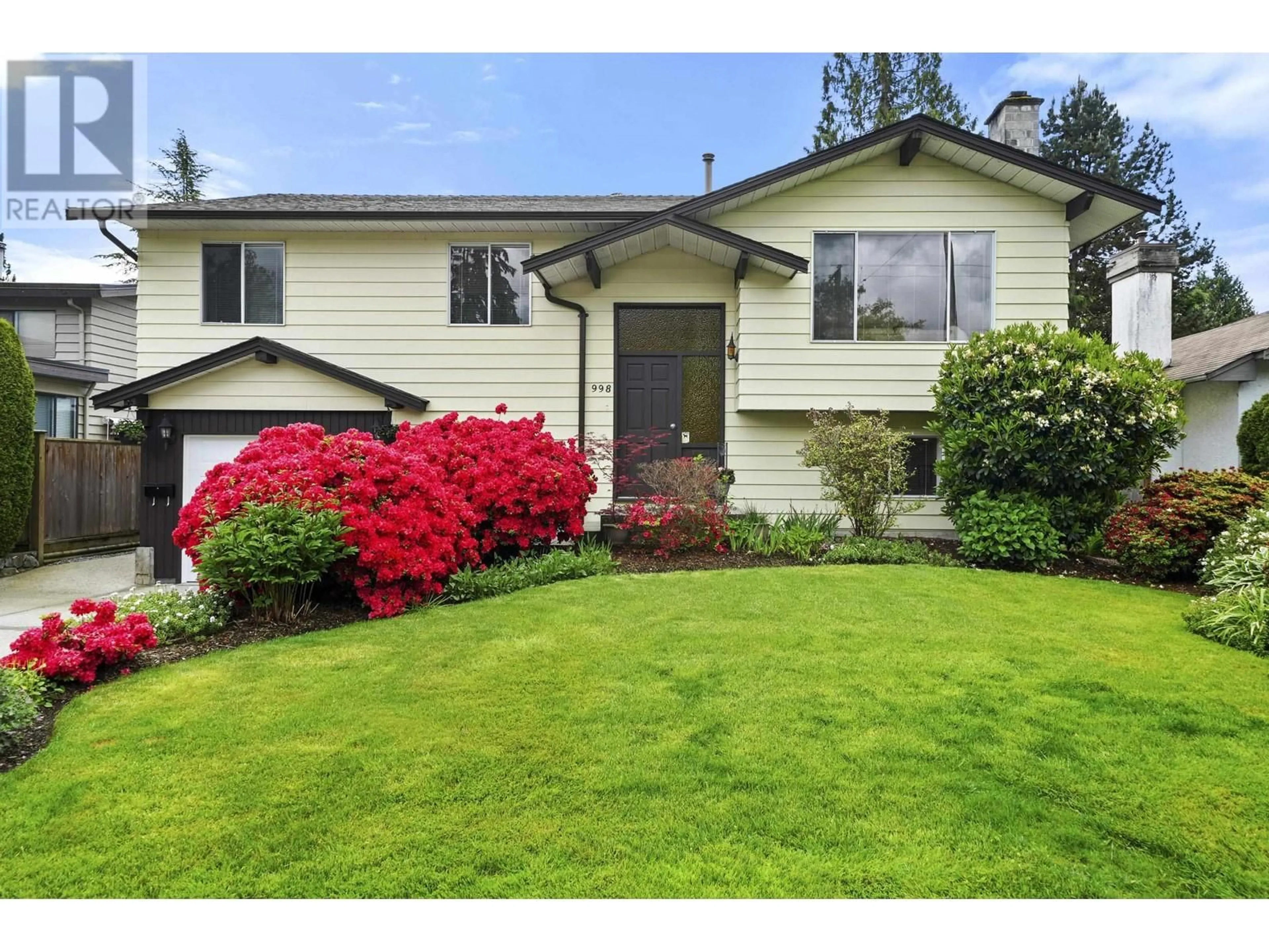Home with vinyl exterior material, street for 998 LINCOLN AVENUE, Port Coquitlam British Columbia V3B5L3