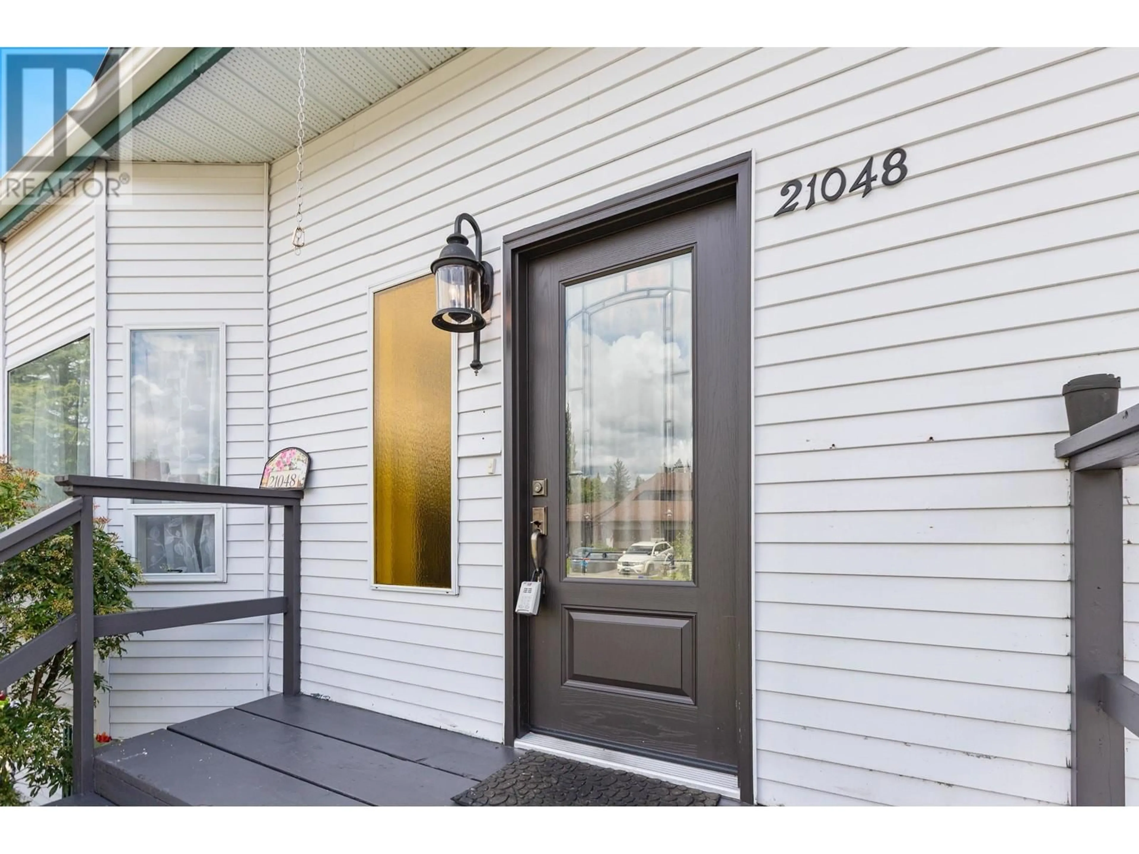 Indoor entryway for 21048 BARKER AVENUE, Maple Ridge British Columbia V2X8R6