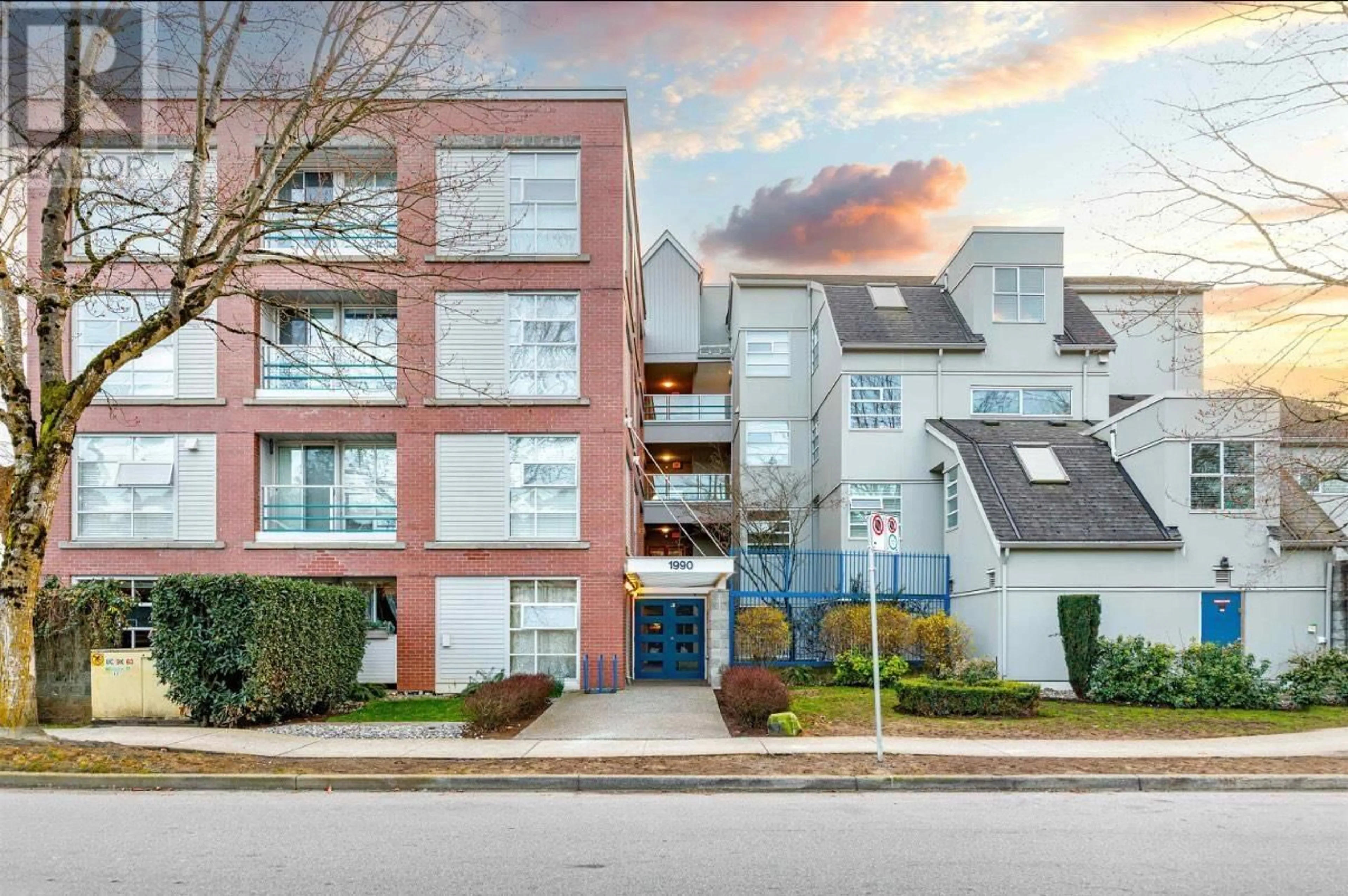 A pic from outside/outdoor area/front of a property/back of a property/a pic from drone, unknown for 114 - 1990 KENT  SOUTH AVENUE, Vancouver British Columbia V5P4X5