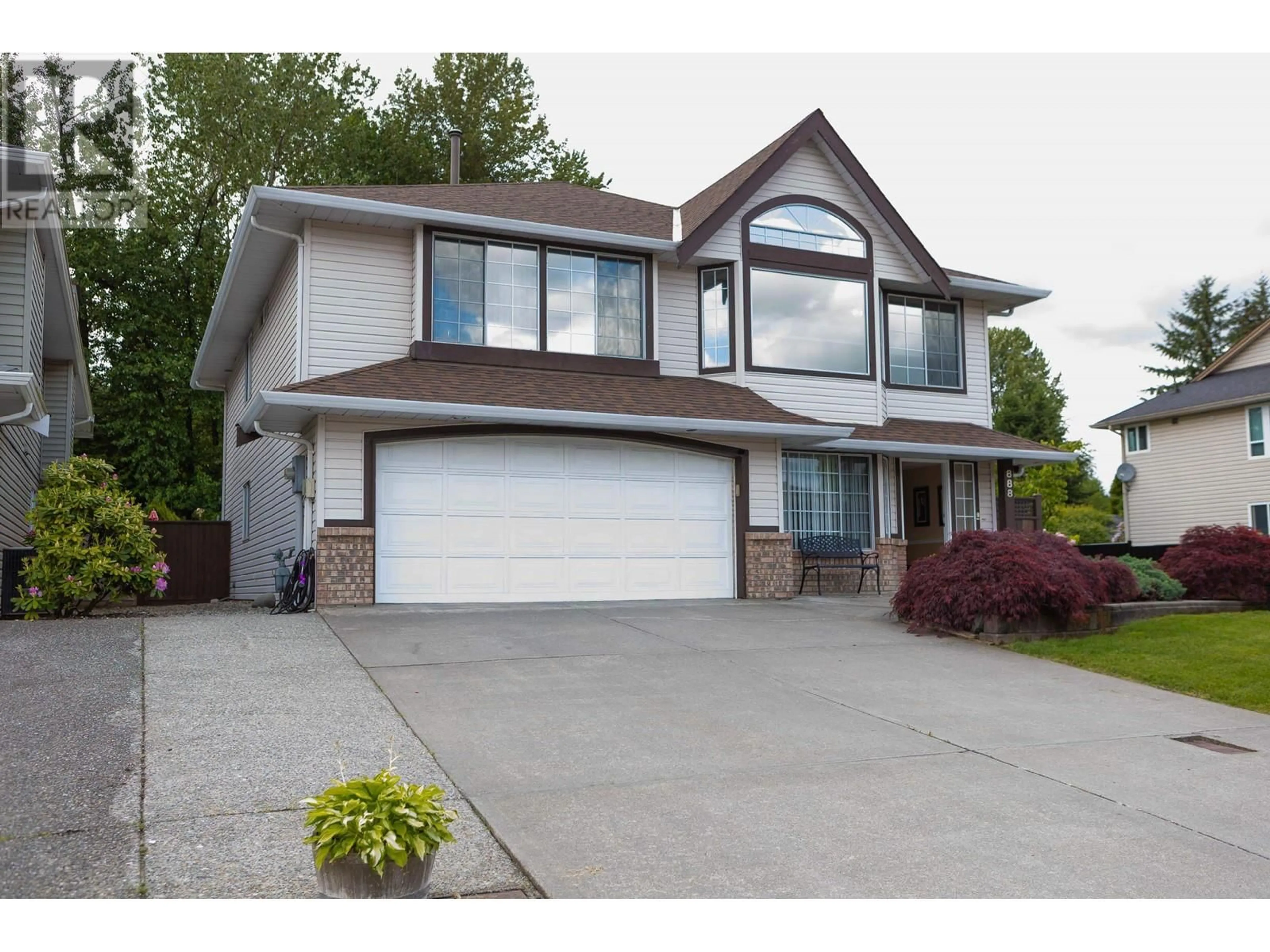 Home with vinyl exterior material, street for 888 HERRMANN STREET, Coquitlam British Columbia V3C6E7
