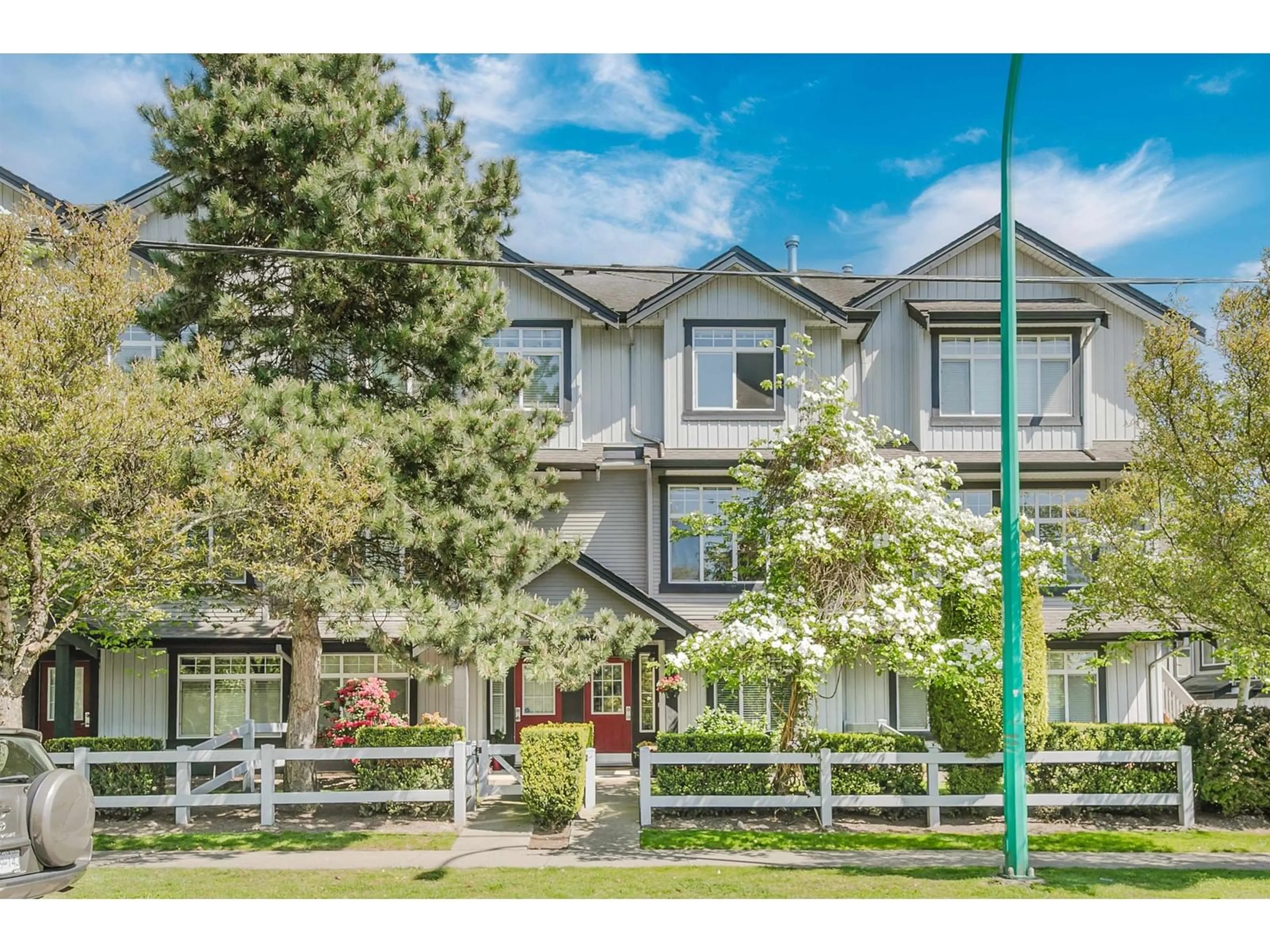 Patio, mountain view for 41 - 18839 69, Surrey British Columbia V4N5S7