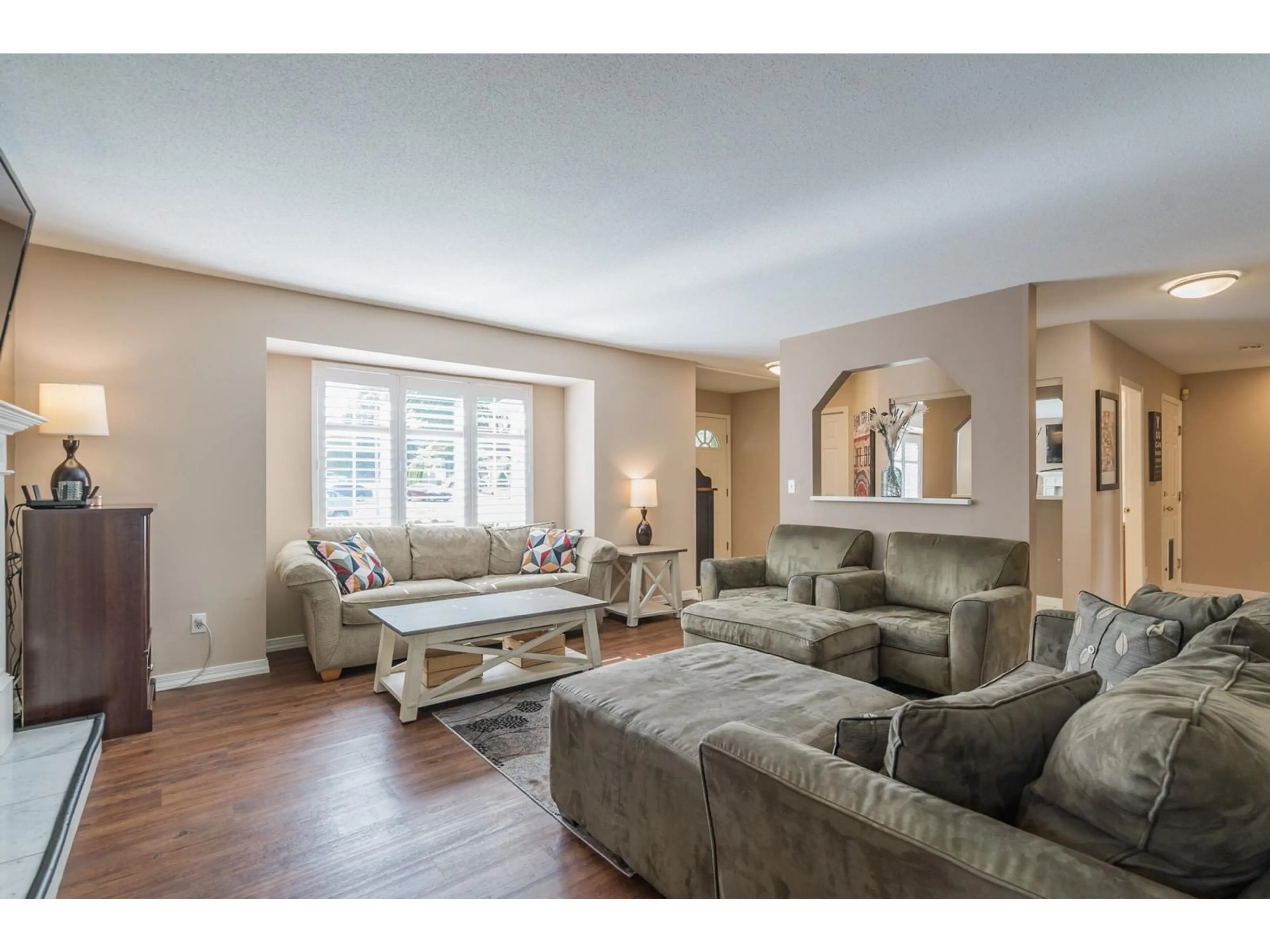 Living room with furniture, unknown for 19240 59A, Surrey British Columbia V3S7S8