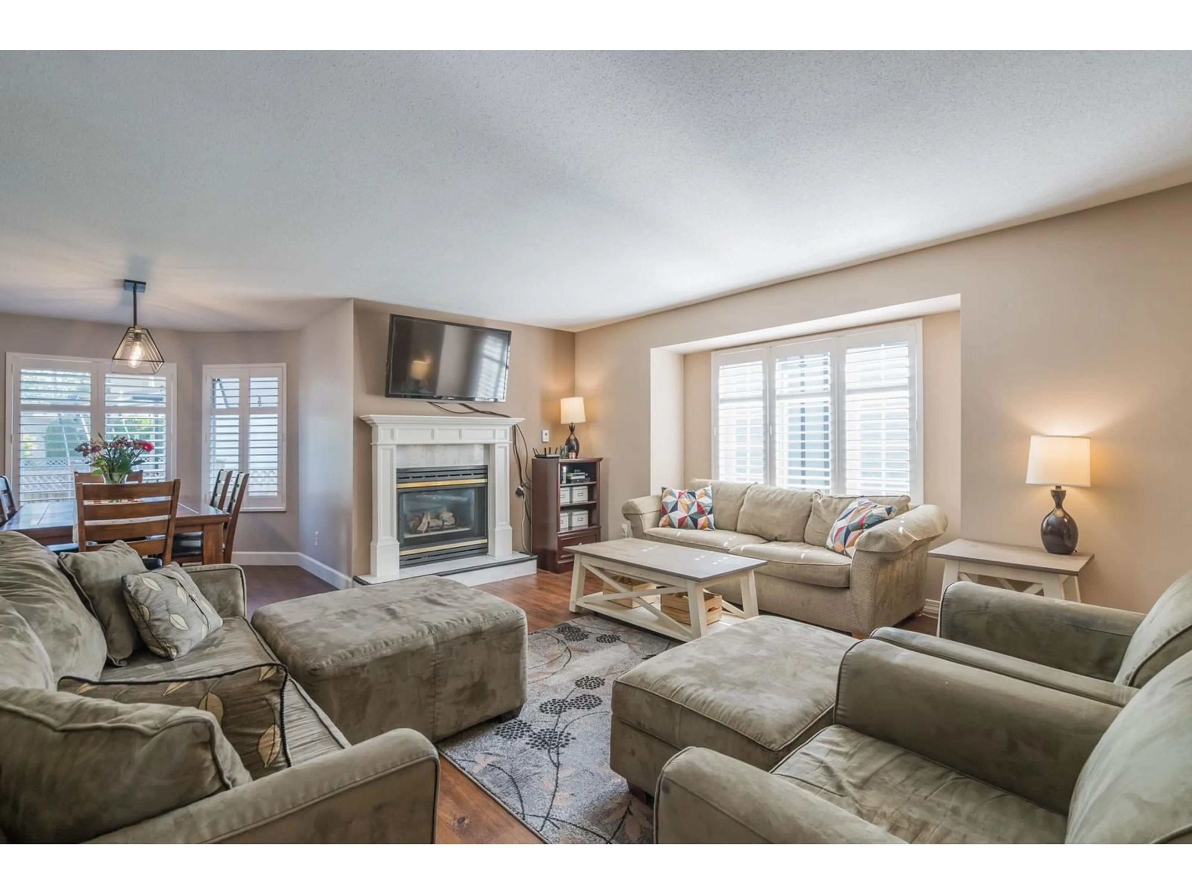 Living room with furniture, unknown for 19240 59A, Surrey British Columbia V3S7S8