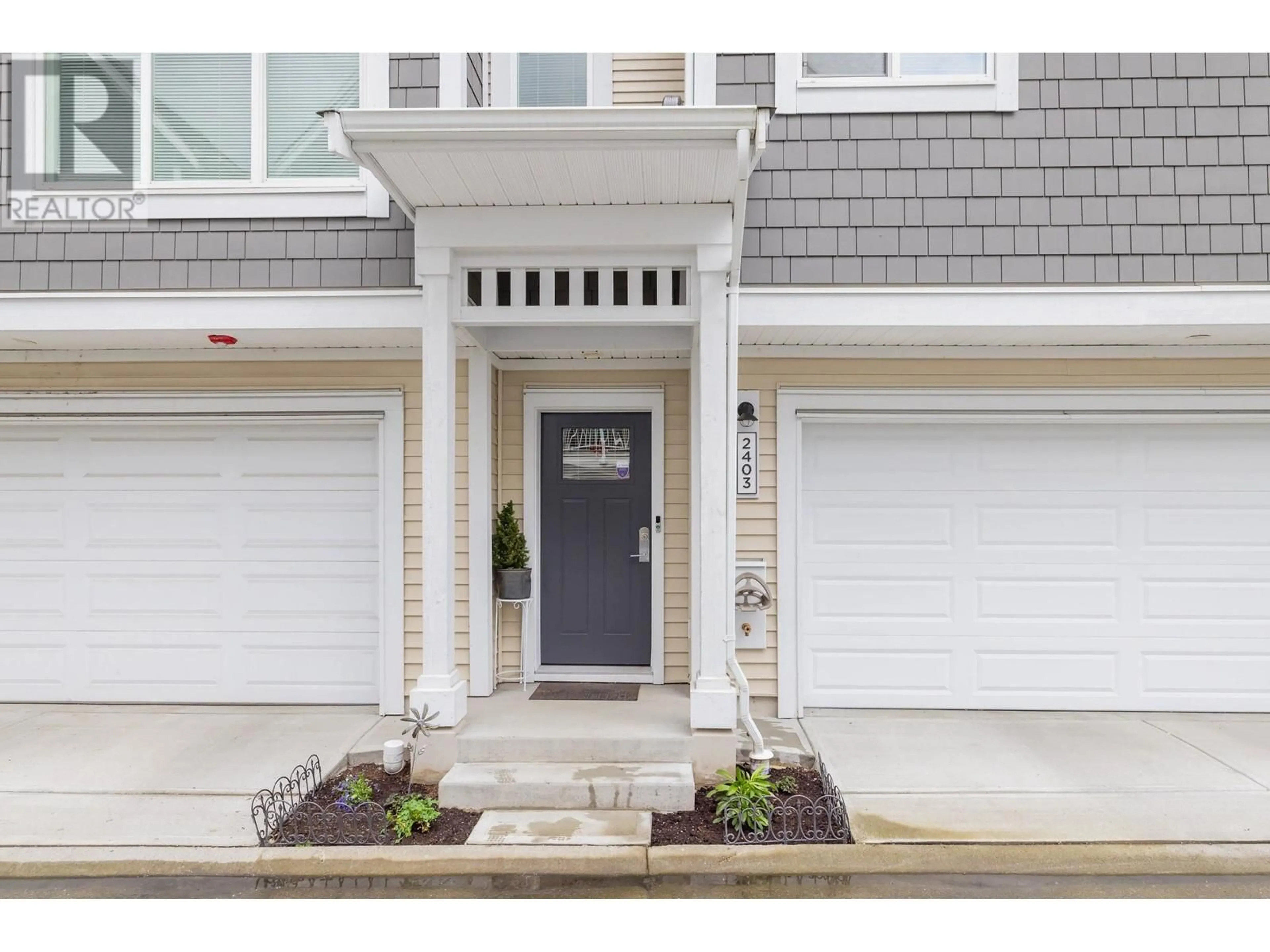 Indoor entryway for 2403 - 11295 PAZARENA PLACE, Maple Ridge British Columbia V2X4K9