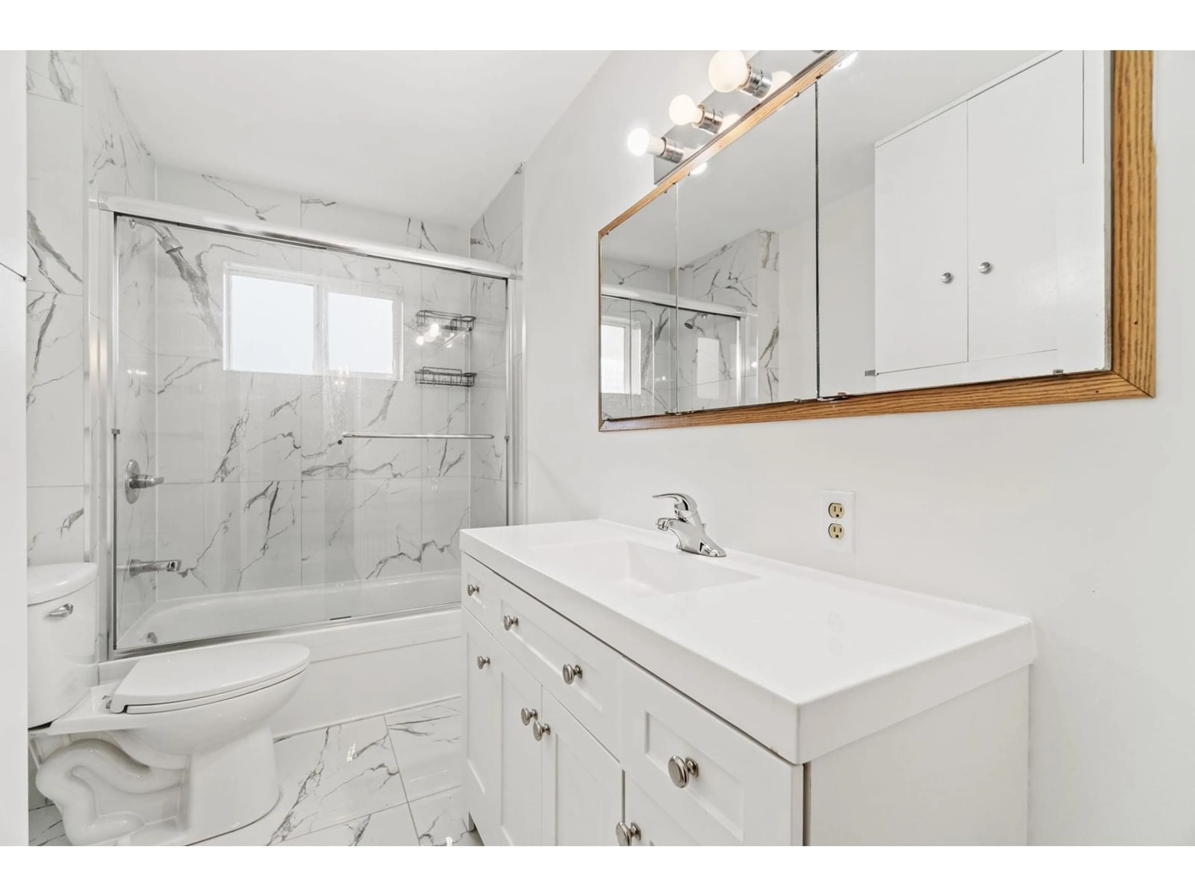 Standard bathroom, ceramic/tile floor for 45782 VICTORIA AVENUE, Chilliwack British Columbia V2P2T5