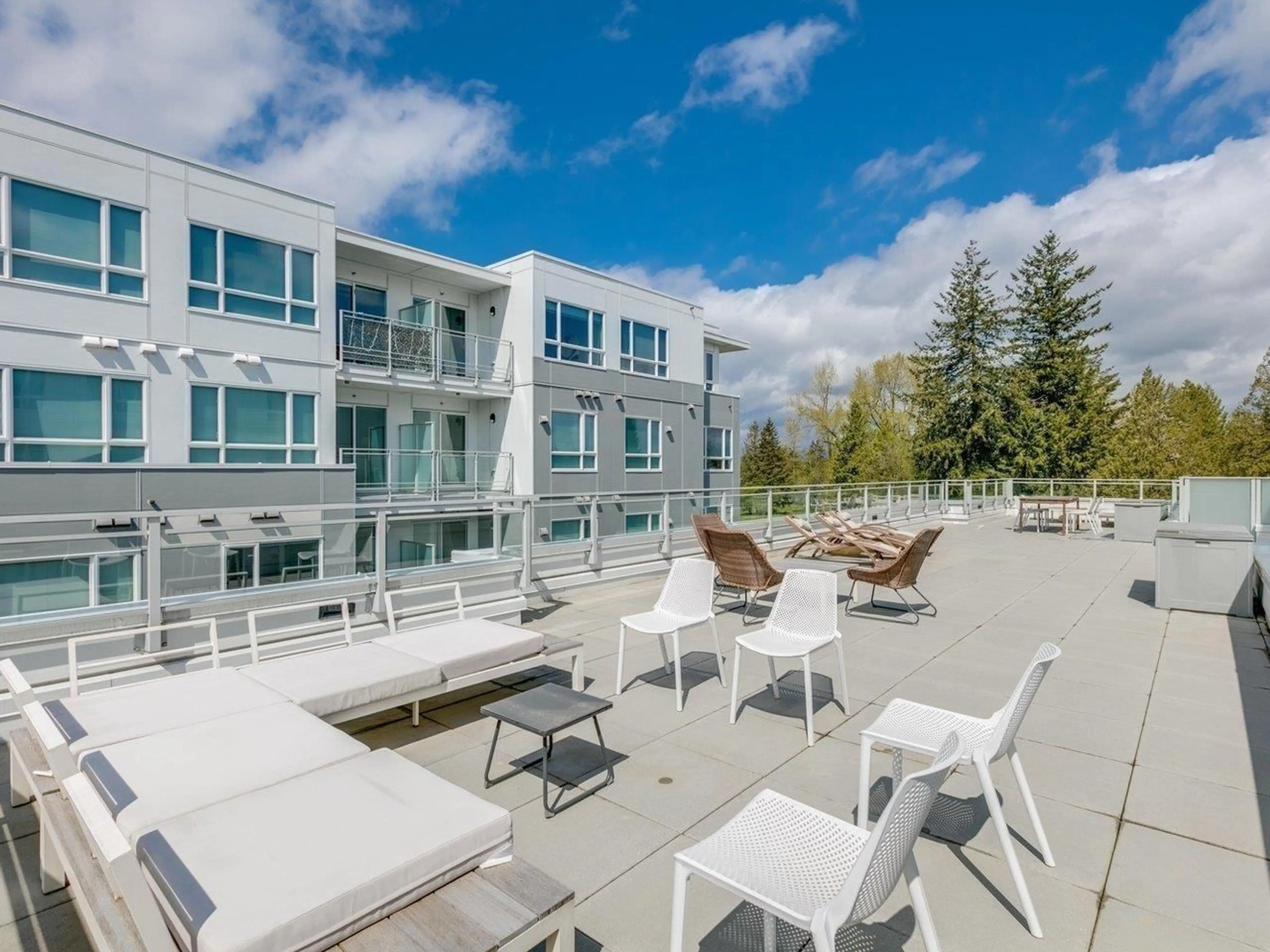 Patio, water/lake/river/ocean view for 515 - 10603 140, Surrey British Columbia V3T0M8