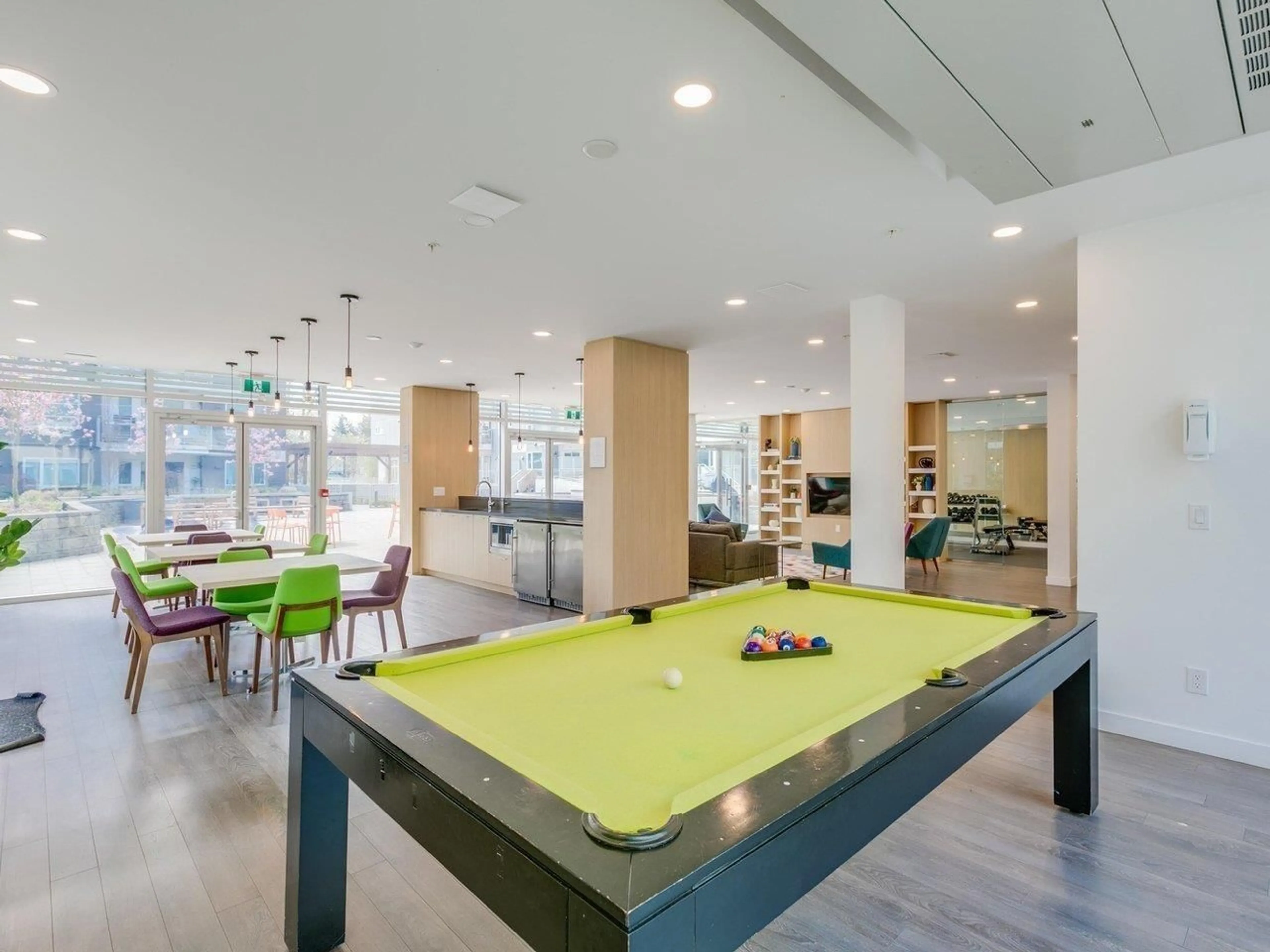 Lobby for 515 - 10603 140, Surrey British Columbia V3T0M8