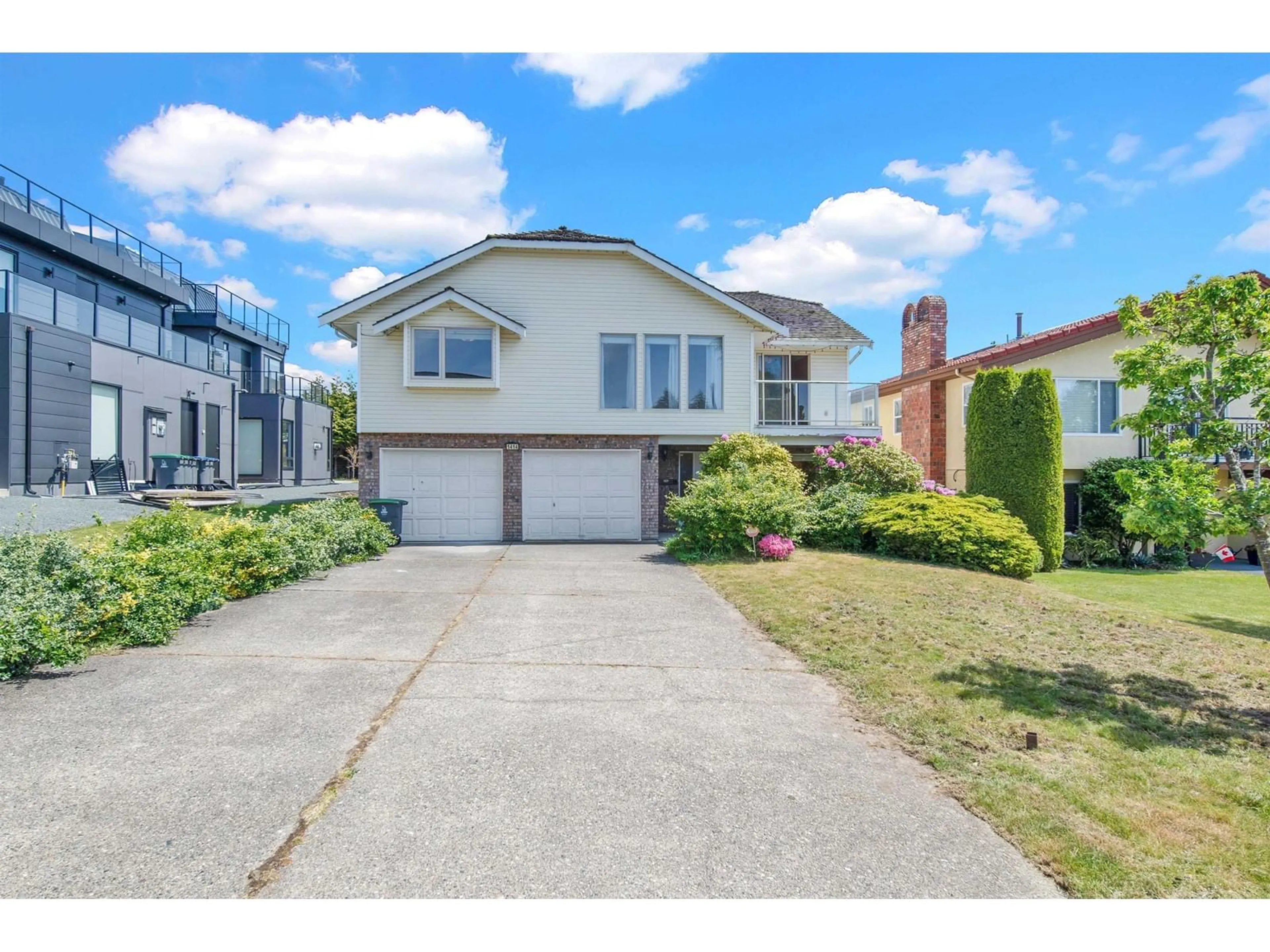 Unknown for 1414 132B, White Rock British Columbia V4A6H7