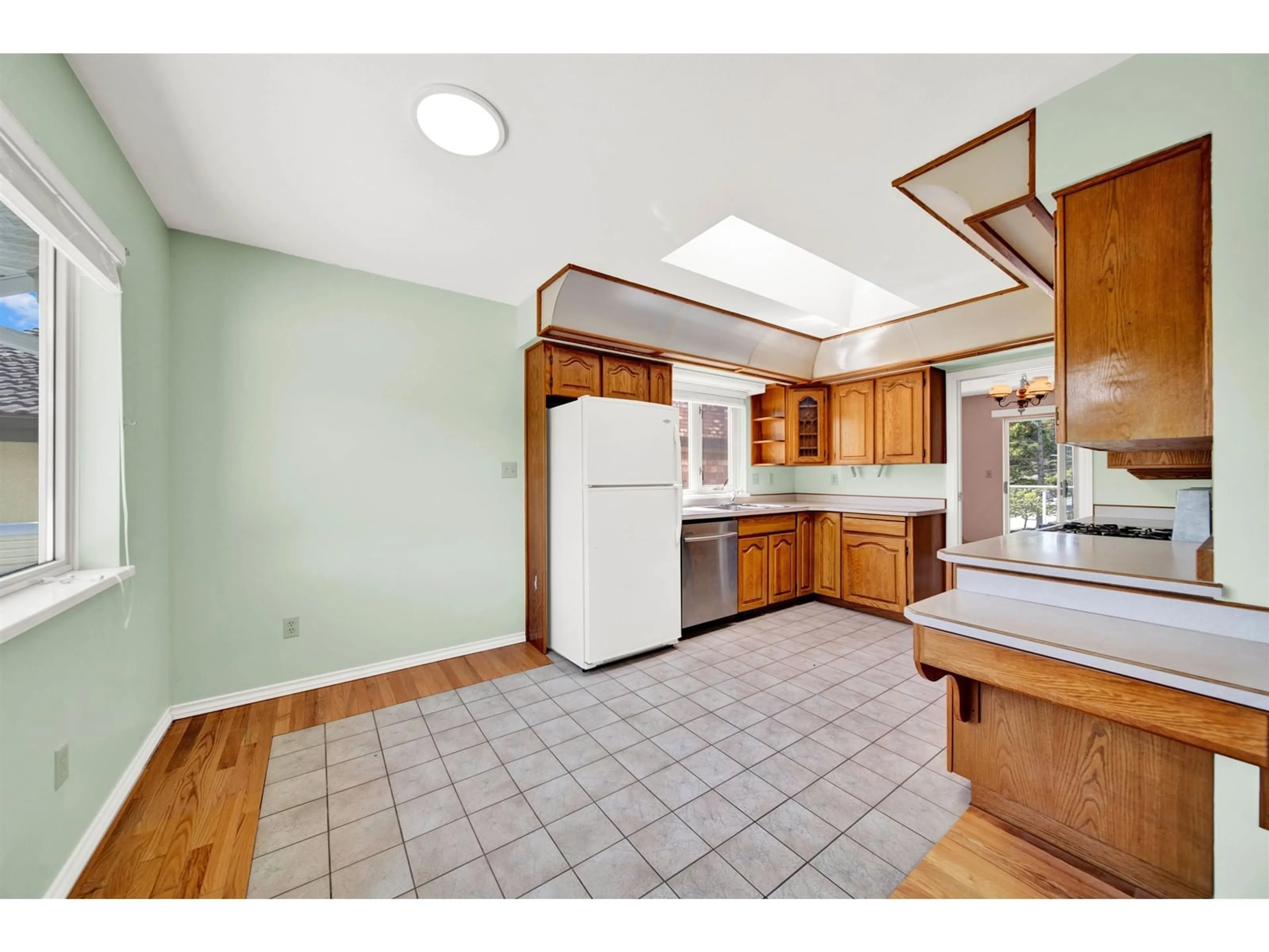 Unknown for 1414 132B, White Rock British Columbia V4A6H7