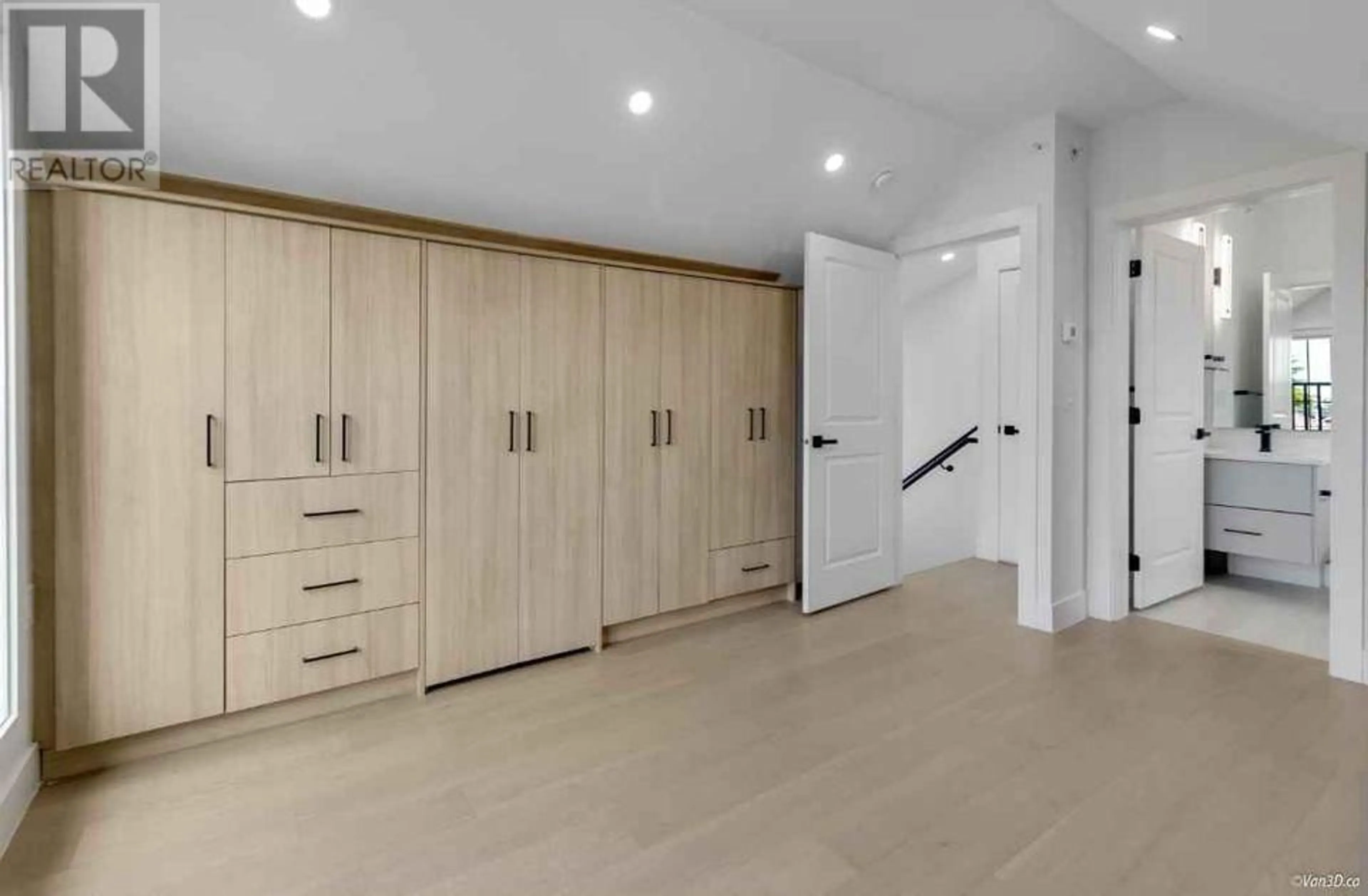 Storage room or clothes room or walk-in closet for 5092 CLARENDON STREET, Vancouver British Columbia V5R3J6