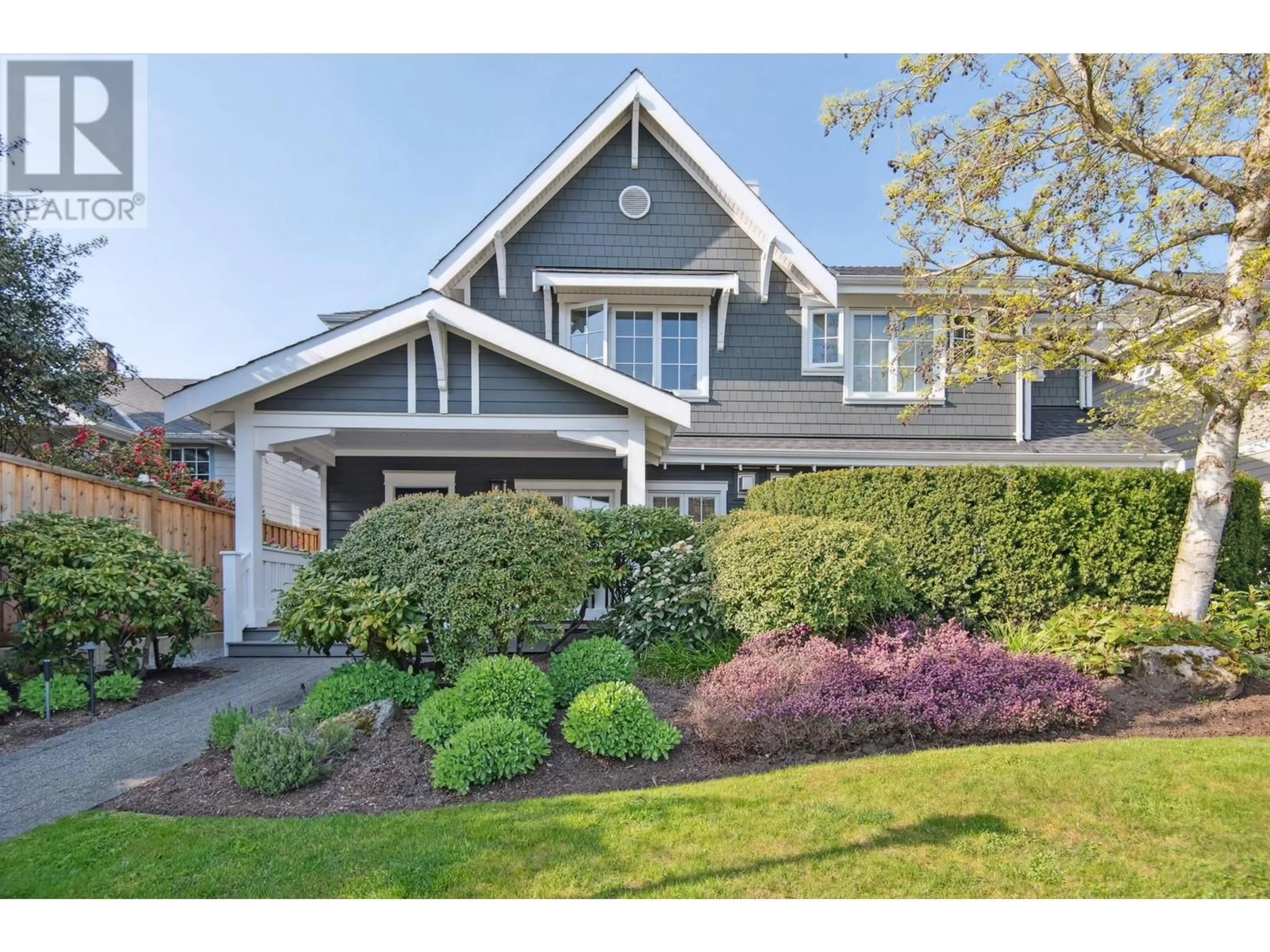 Home with vinyl exterior material, street for 2075 ESQUIMALT AVENUE, West Vancouver British Columbia V7V1S3
