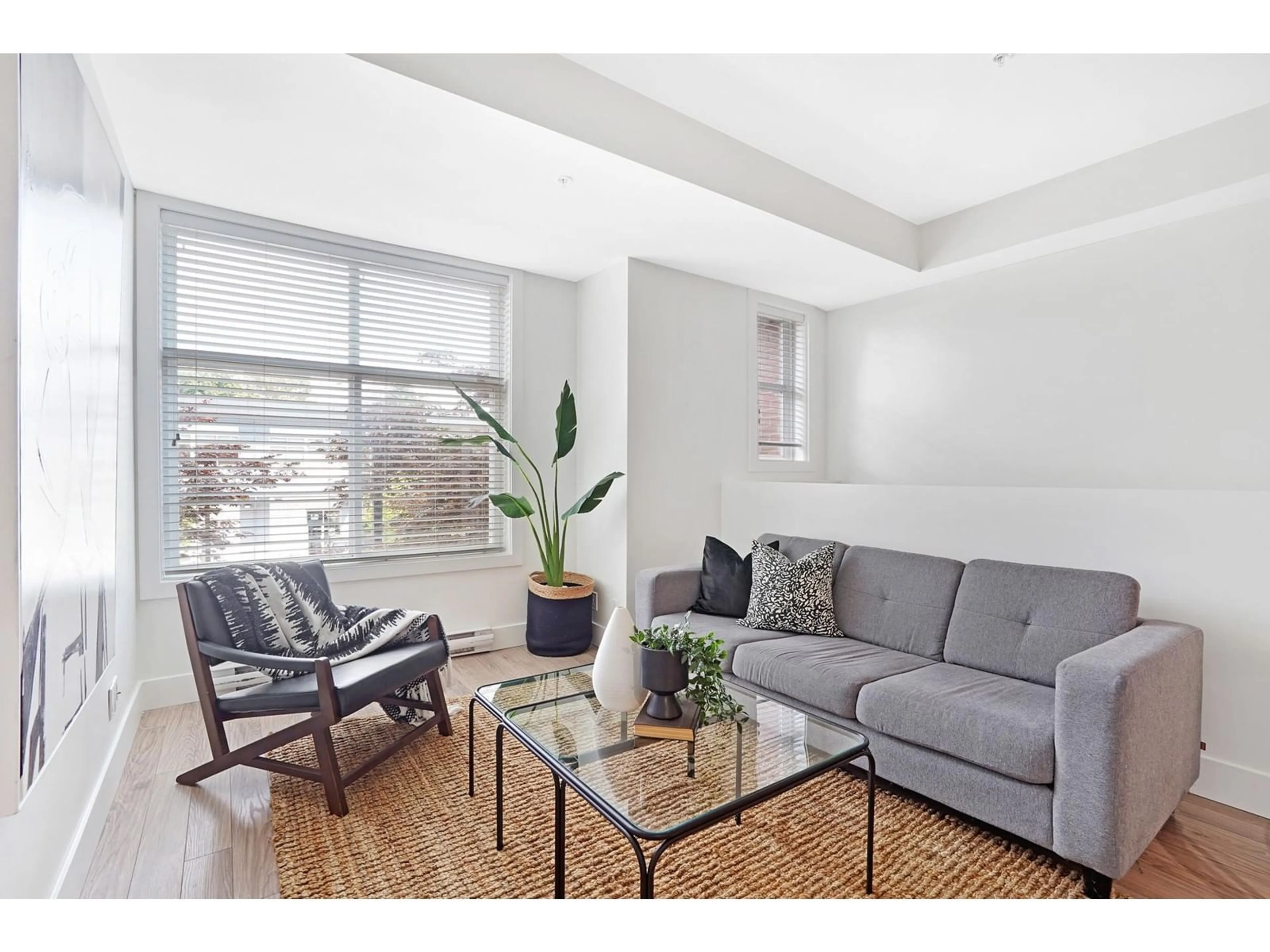 Living room with furniture, unknown for 101 - 15956 86A, Surrey British Columbia V4N6N8