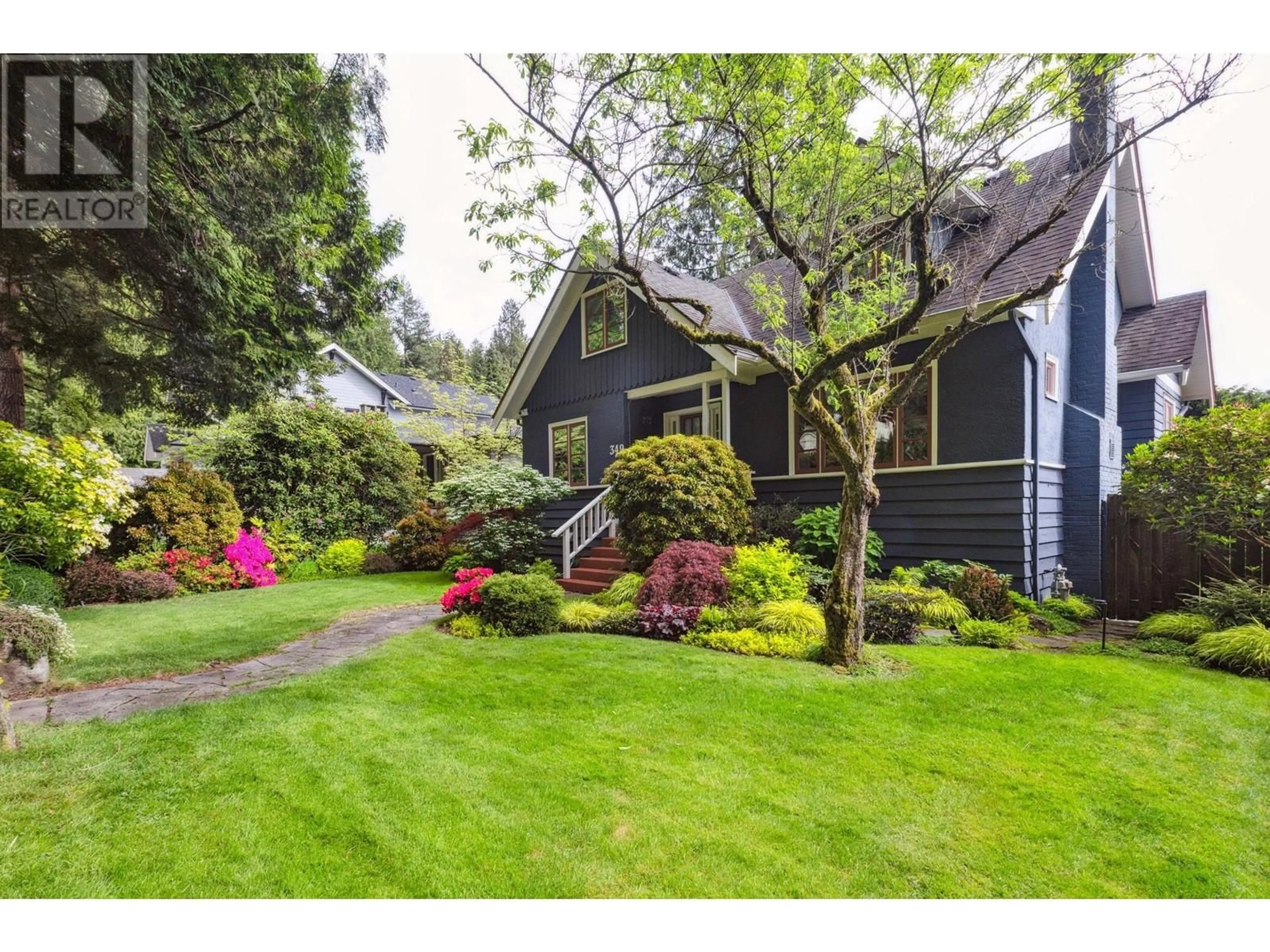 Home with vinyl exterior material, street for 349 24TH STREET, North Vancouver British Columbia V7L3E9