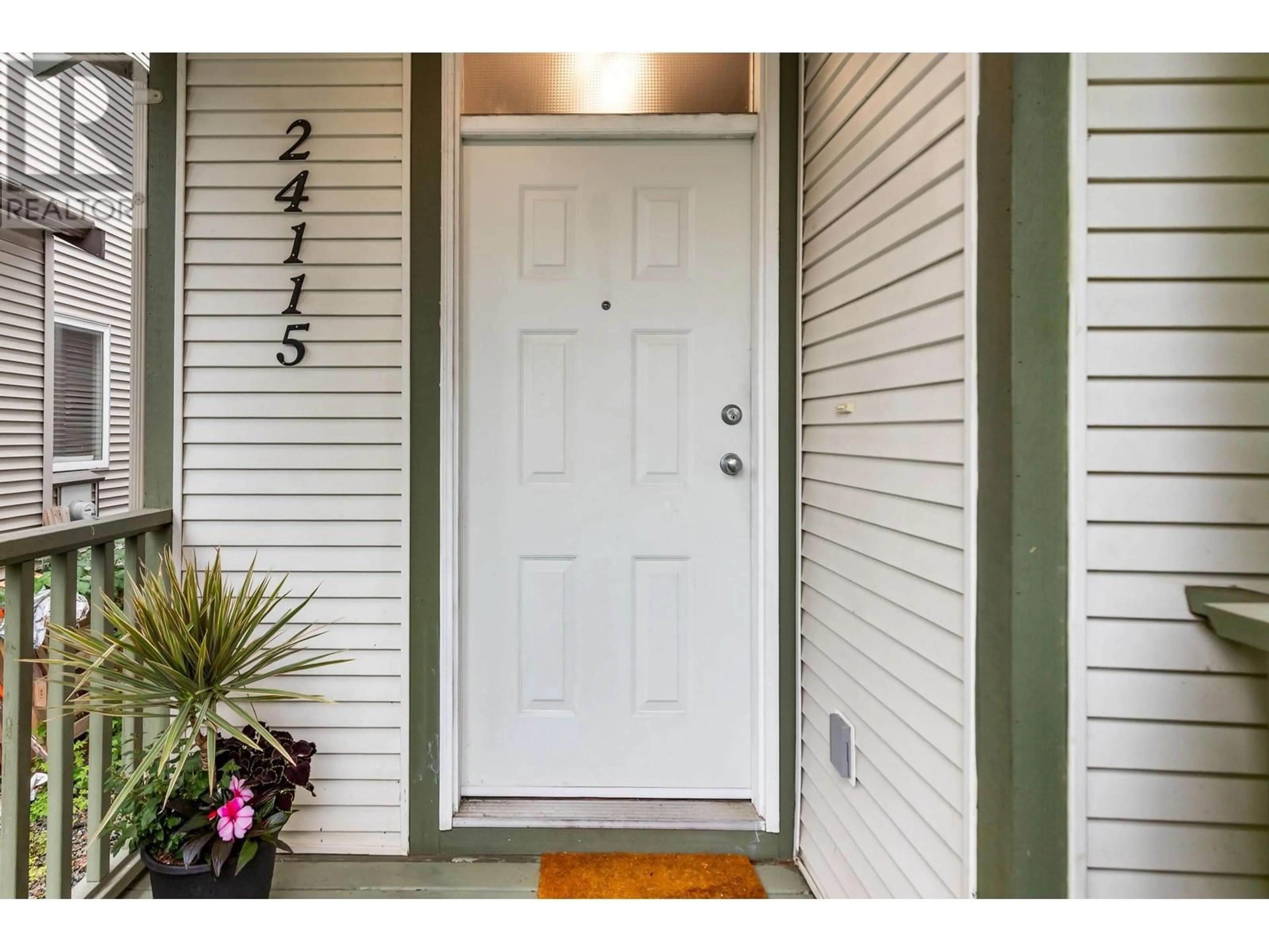 Indoor entryway for 24115 102A AVENUE, Maple Ridge British Columbia V2W2B3