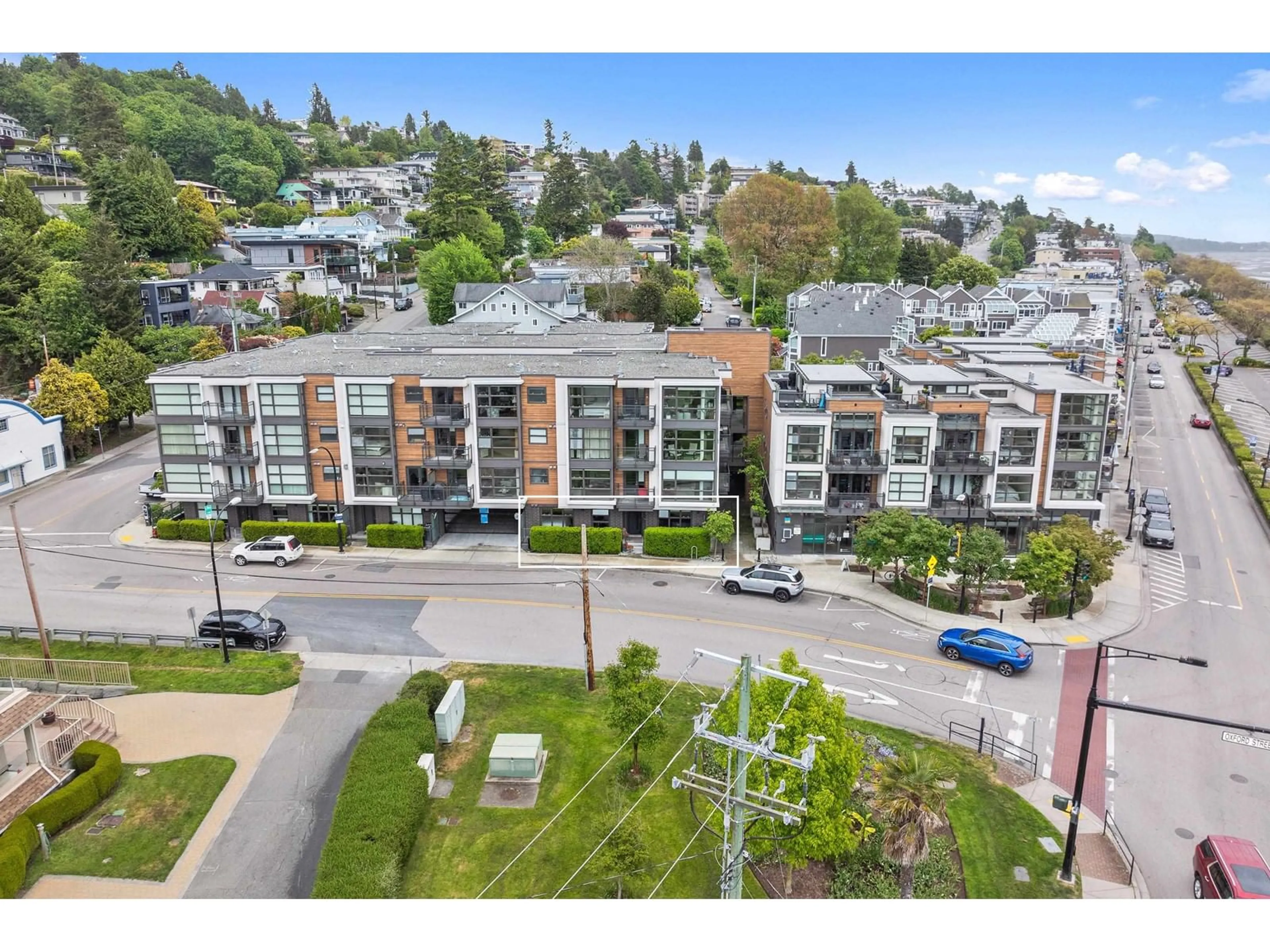 A pic from outside/outdoor area/front of a property/back of a property/a pic from drone, mountain view for 101 - 1160 OXFORD, White Rock British Columbia V4B0B3
