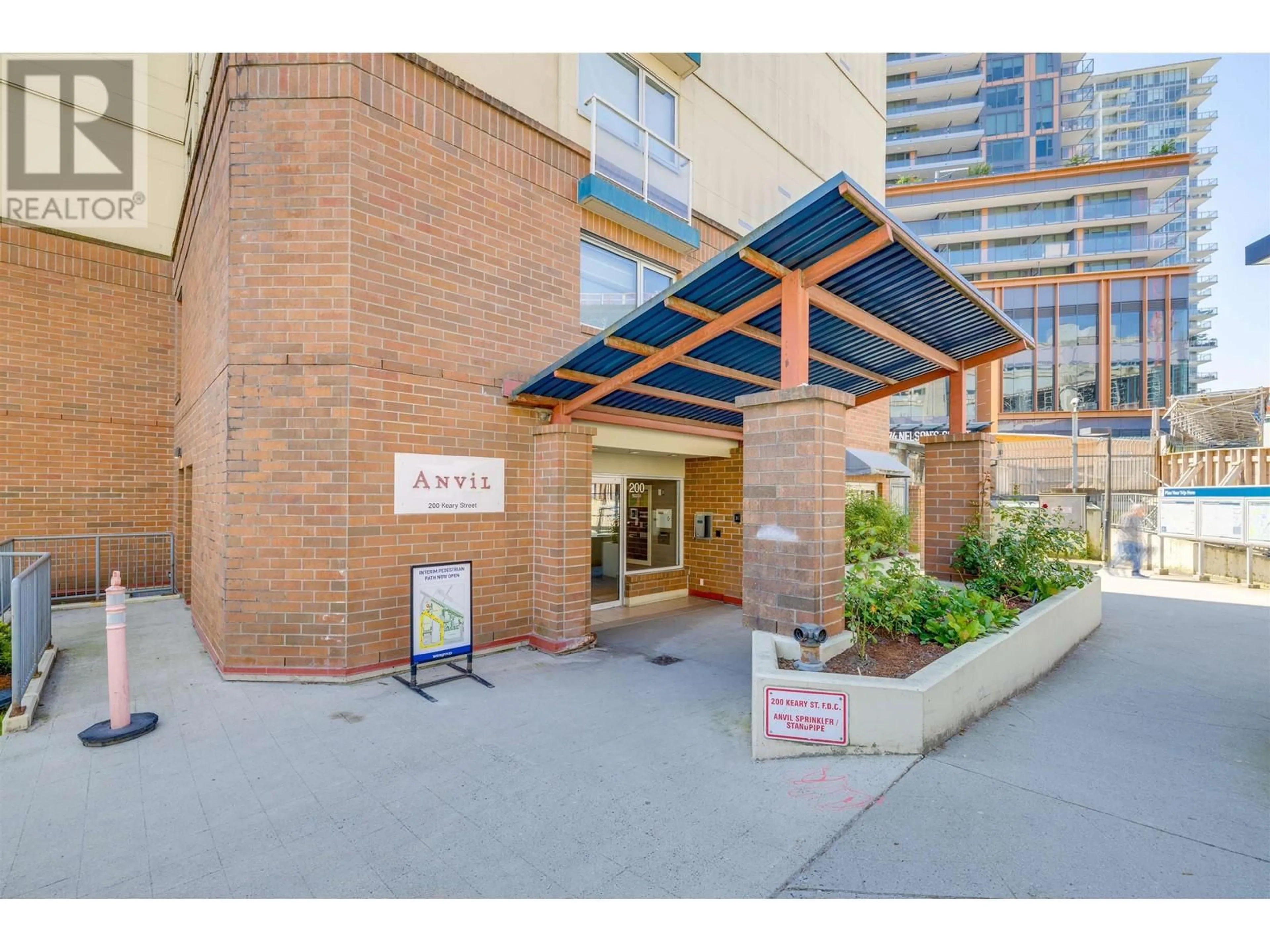 Indoor foyer for 301 - 200 KEARY STREET, New Westminster British Columbia V3L0A6