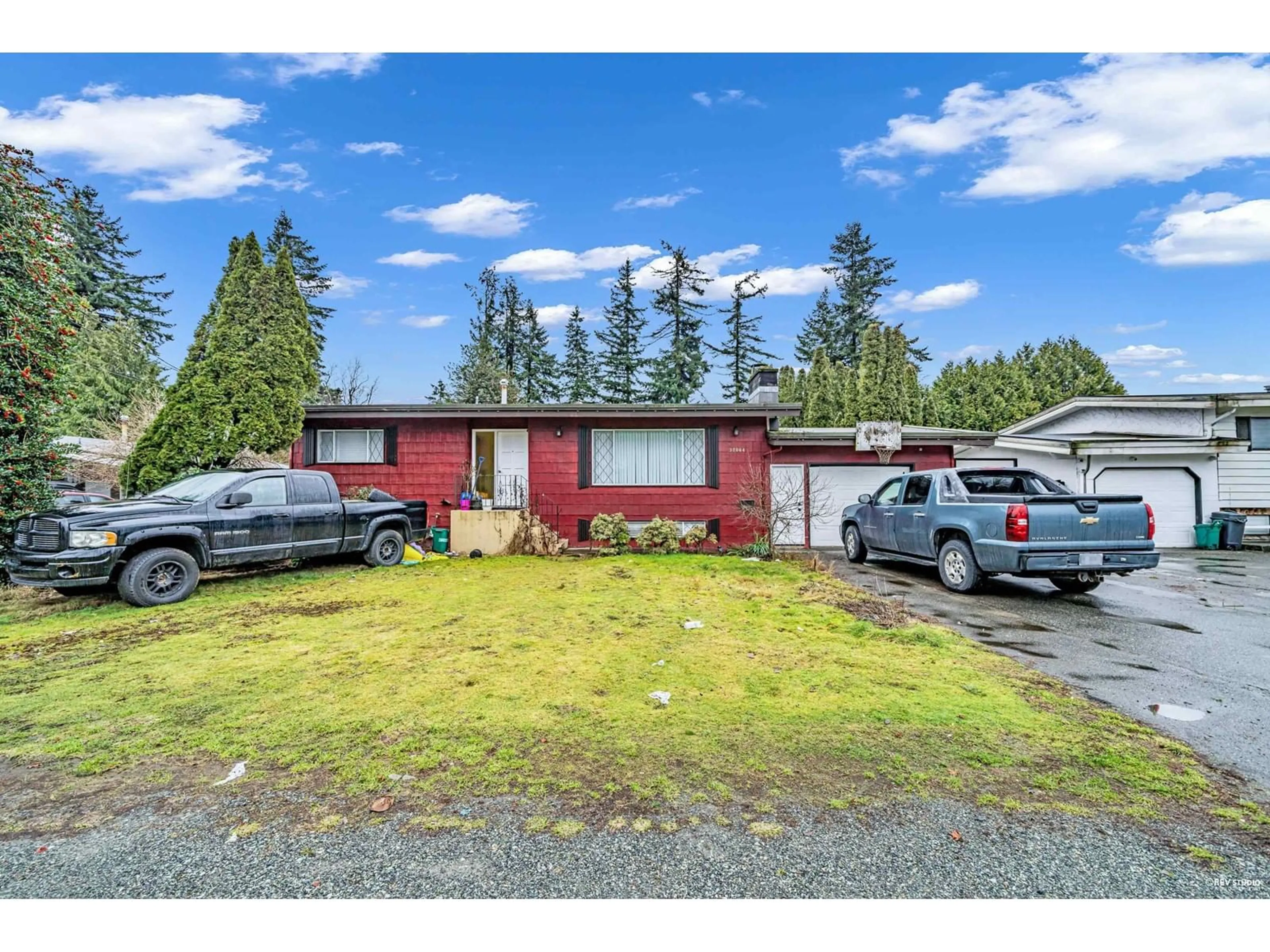 A pic from outside/outdoor area/front of a property/back of a property/a pic from drone, unknown for 32064 JOYCE, Abbotsford British Columbia V2T1B7