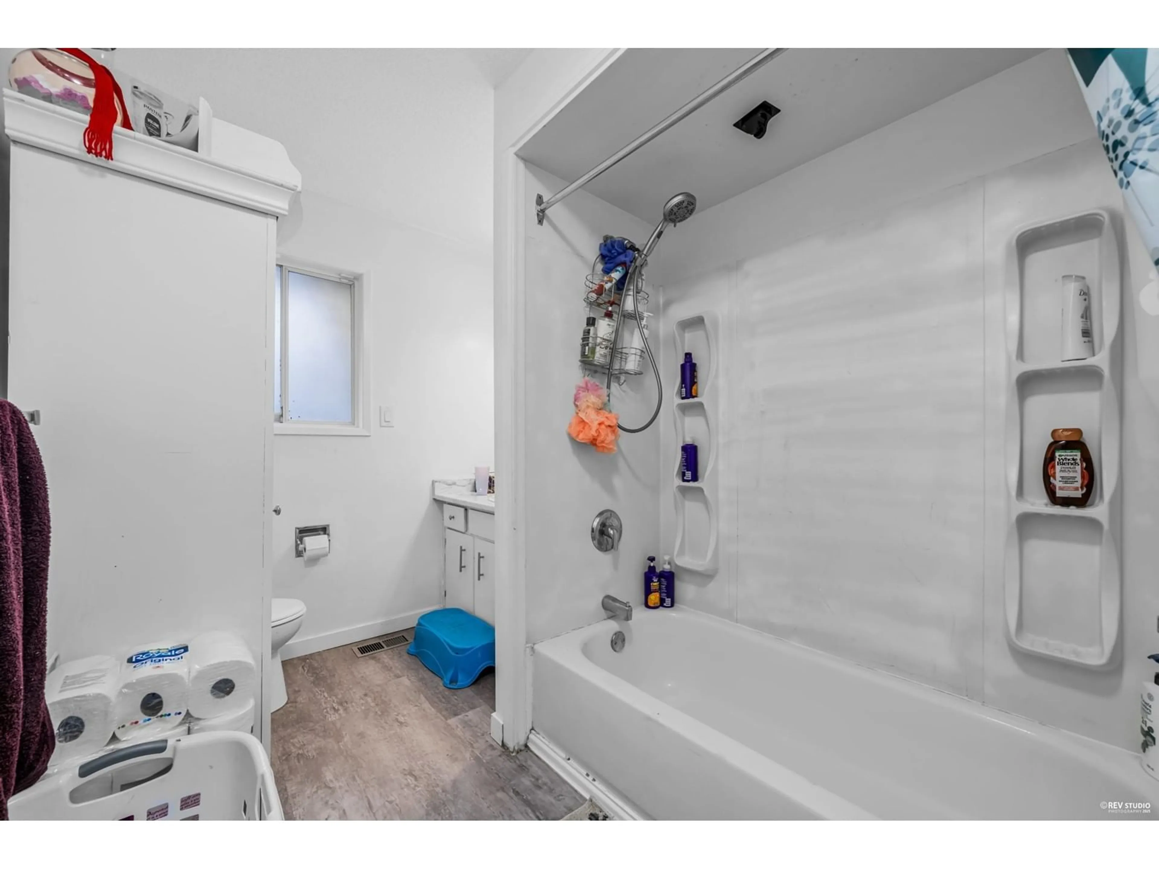 Standard bathroom, ceramic/tile floor for 32064 JOYCE, Abbotsford British Columbia V2T1B7
