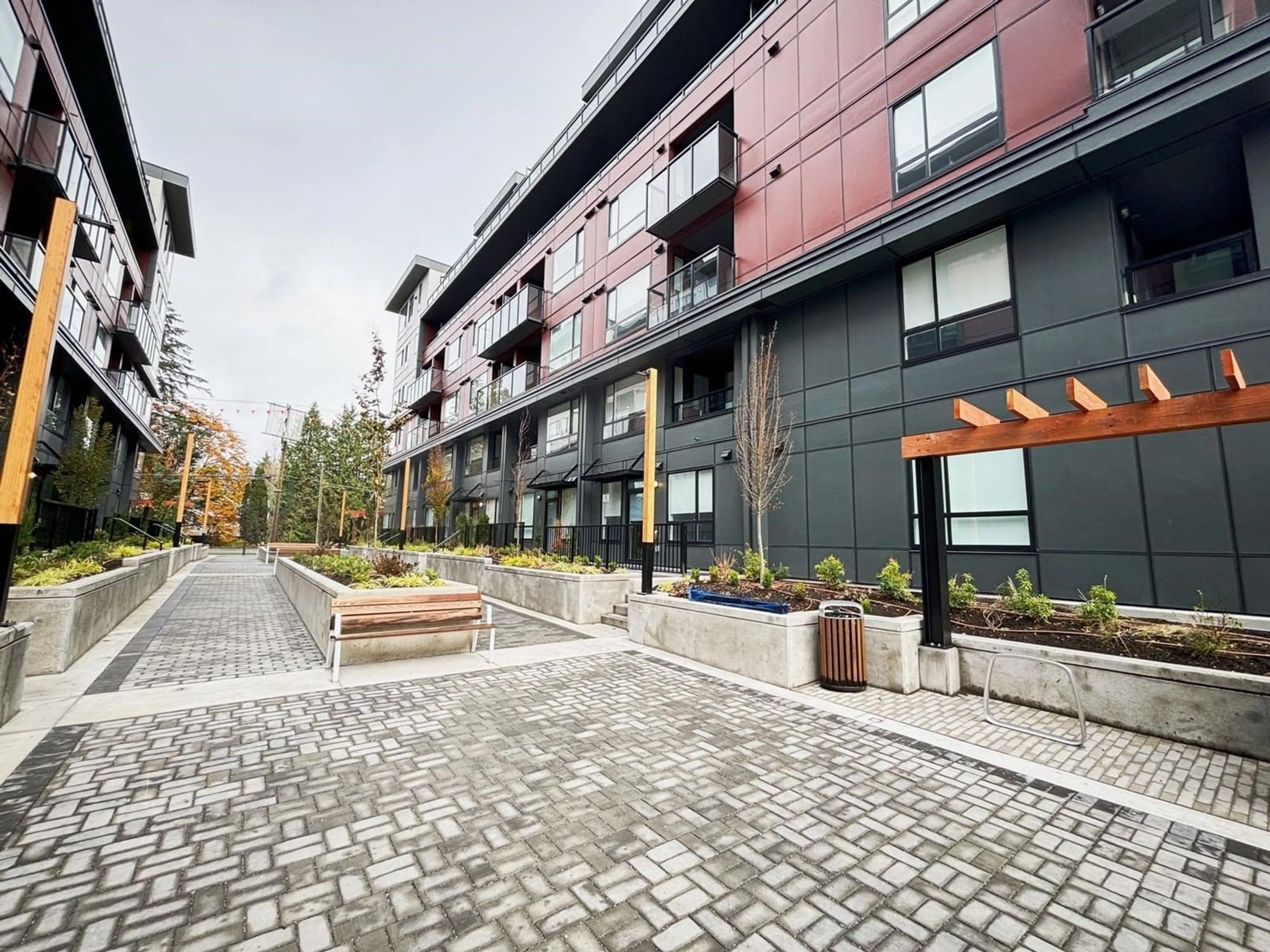 Patio, street for 505 - 13858 108, Surrey British Columbia V3T0T9