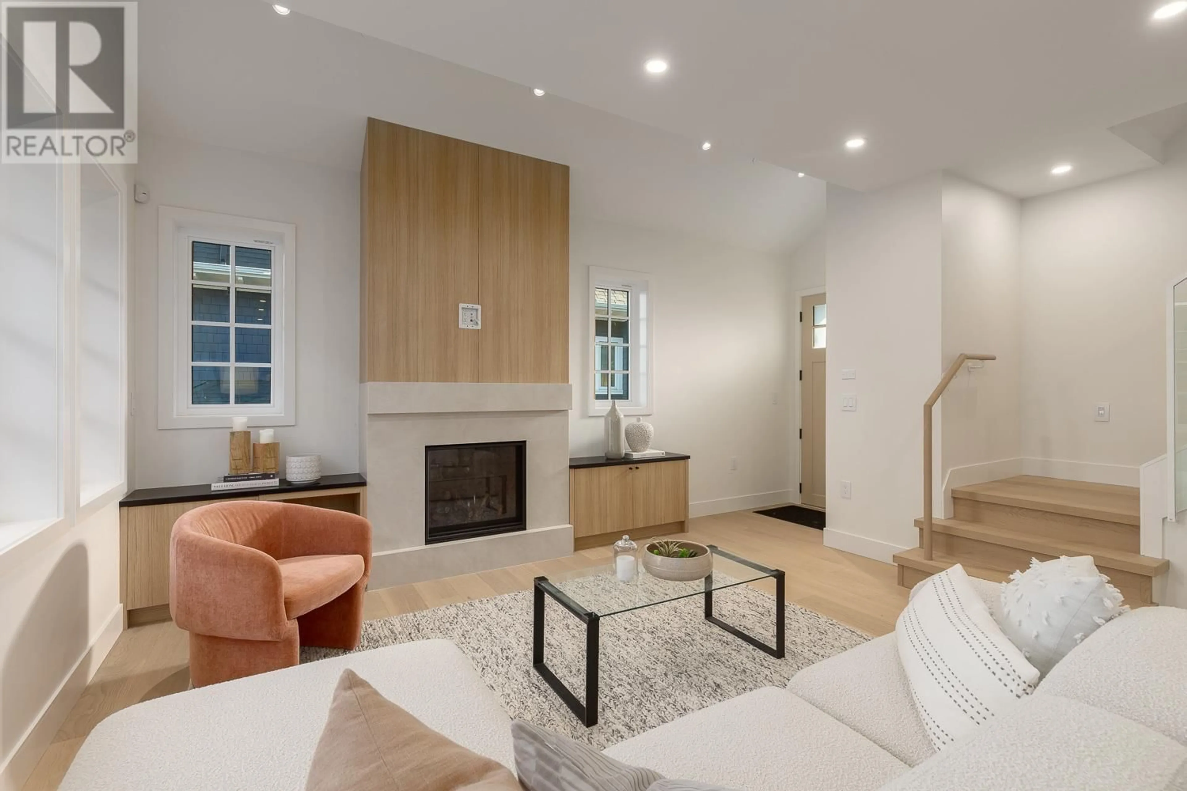 Living room with furniture, unknown for 231 15TH AVENUE, Vancouver British Columbia V5Y1Y1