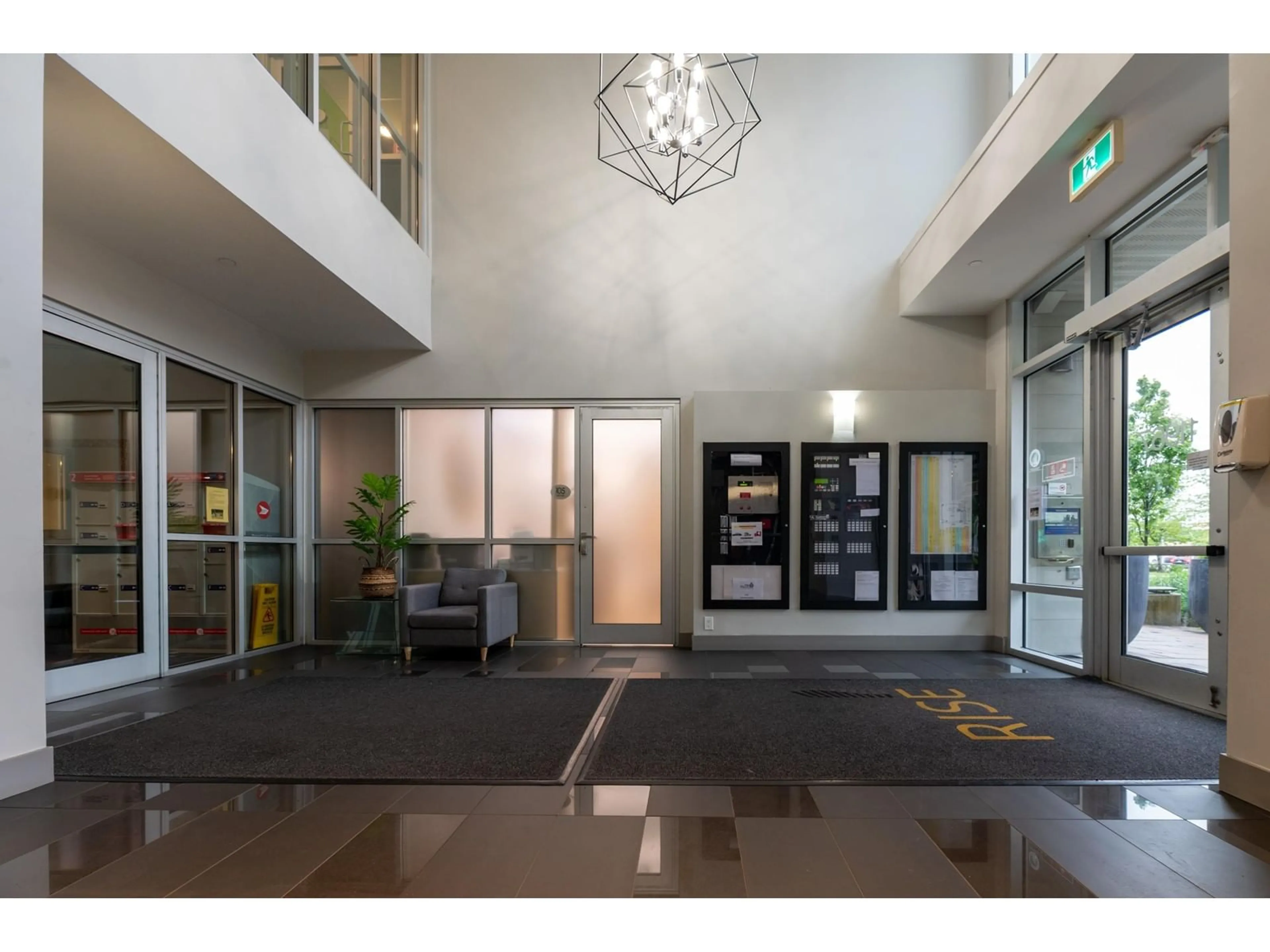 Indoor foyer for 1409 - 11967 80, Delta British Columbia V4C0E2